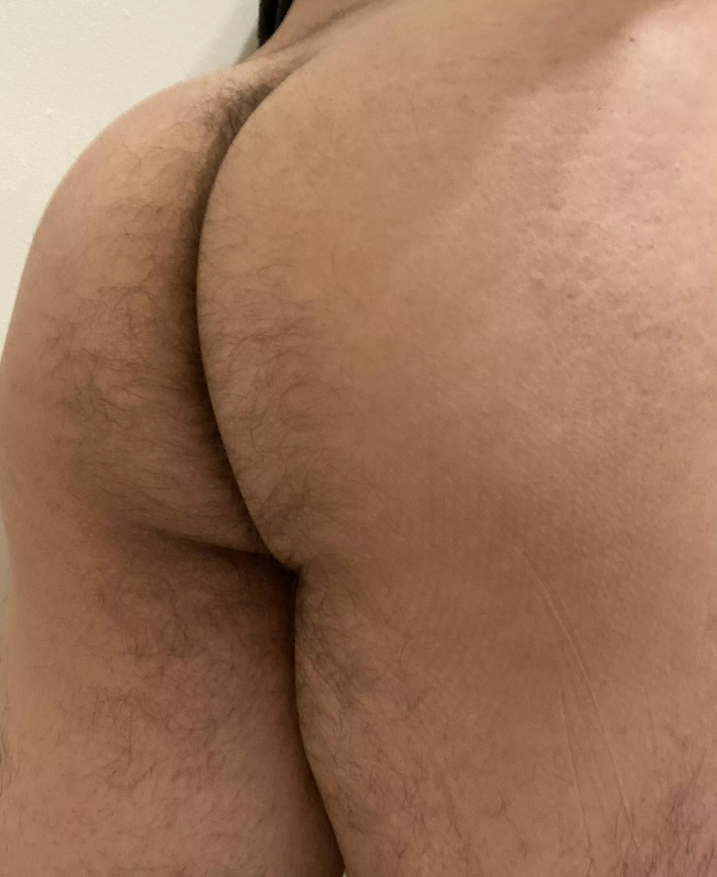 My plump ass is very cute. Dm me.