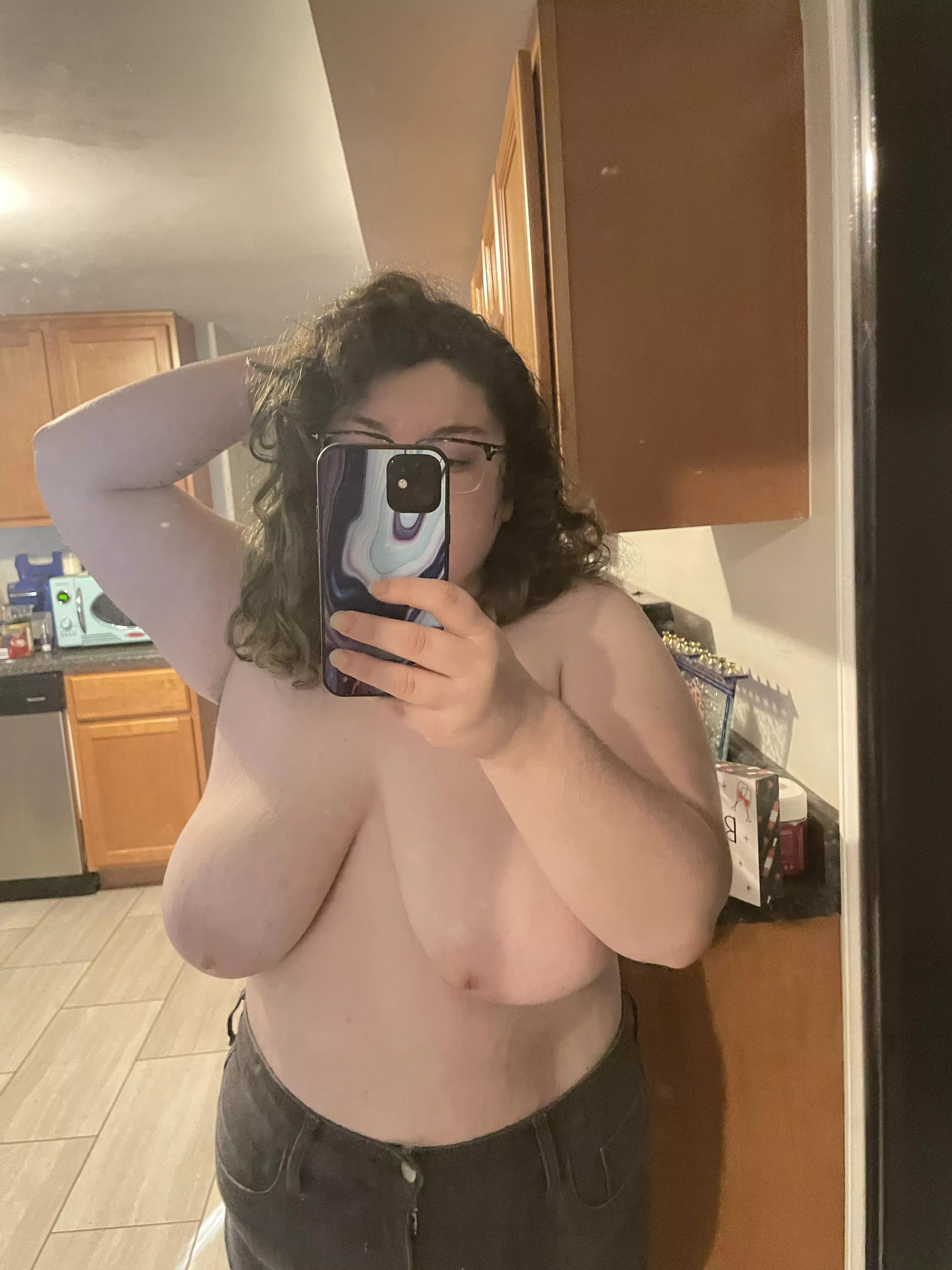 My roommate’s out, so my tits are too (21F bi)