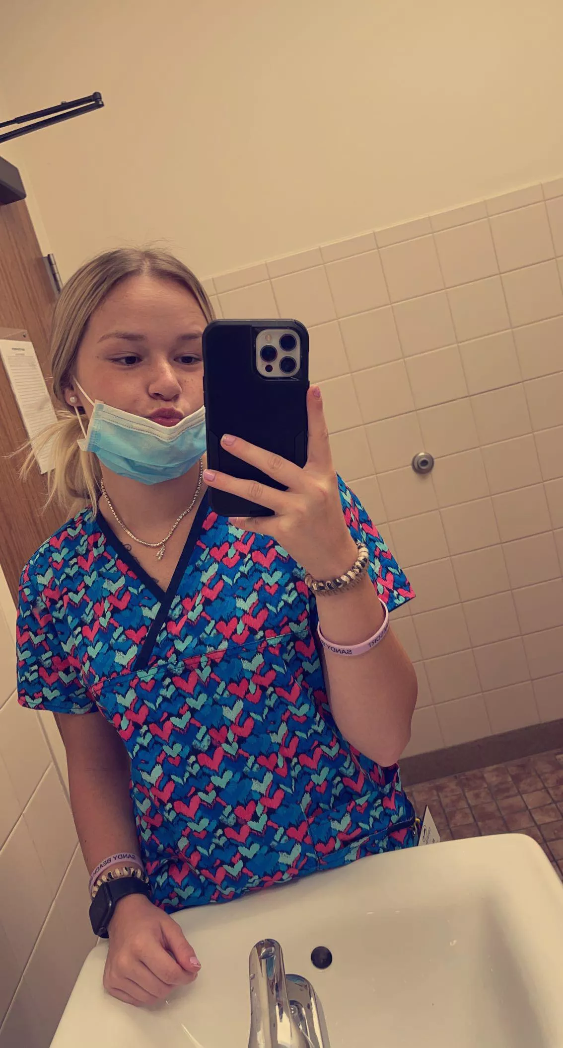 my scrubs are so comfy ðŸ˜œ