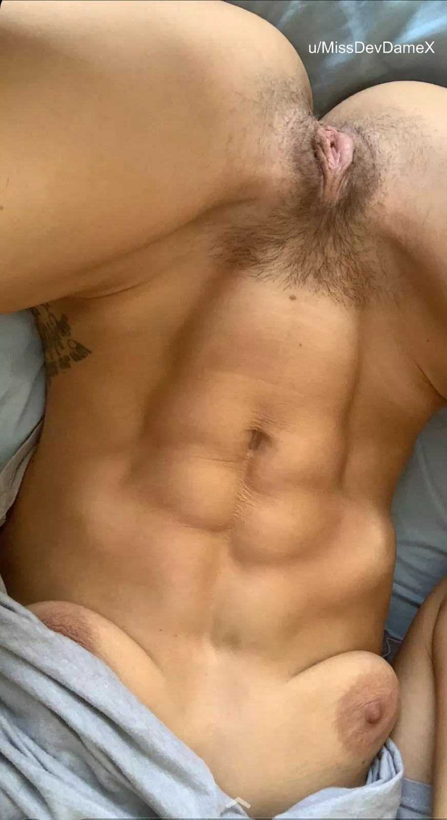 My sexy abs and 🐱 to help push you through hump-day. Enjoy!! 😈🐱❤️