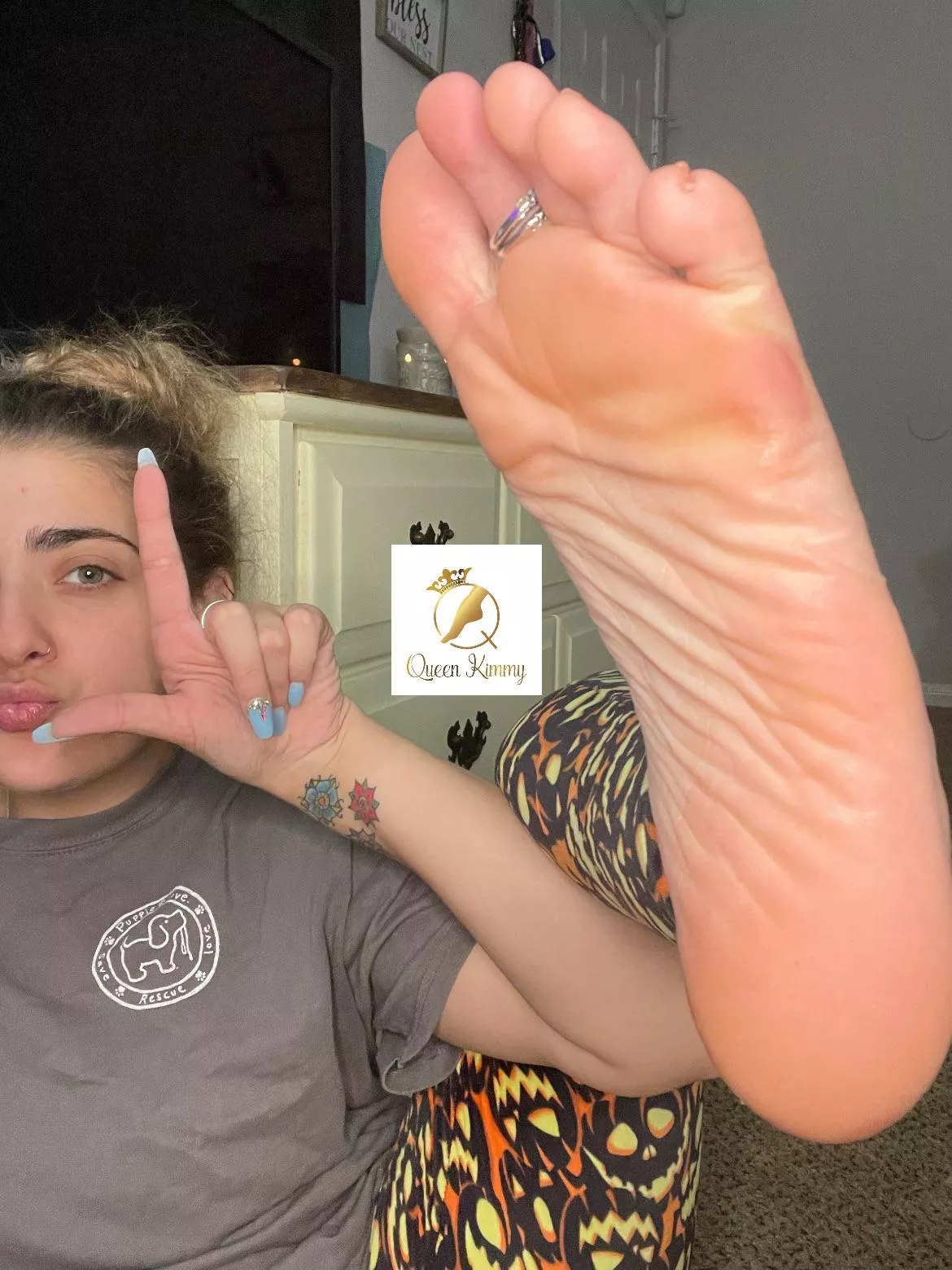 my size 11 foot would literally smush your little face.. & you’d love it🤤😉