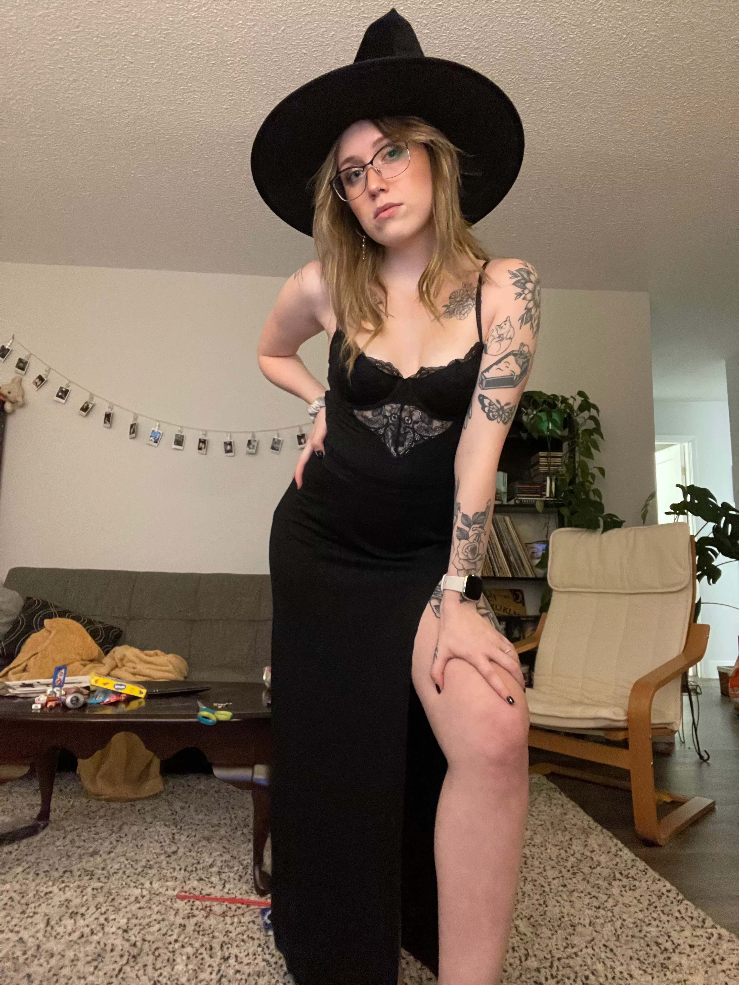 My thighs kept coming out from under my skirt on halloween ðŸ¤·â€â™€ï¸[OC]