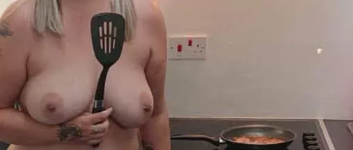 Naked cooking is (f)un ðŸ³