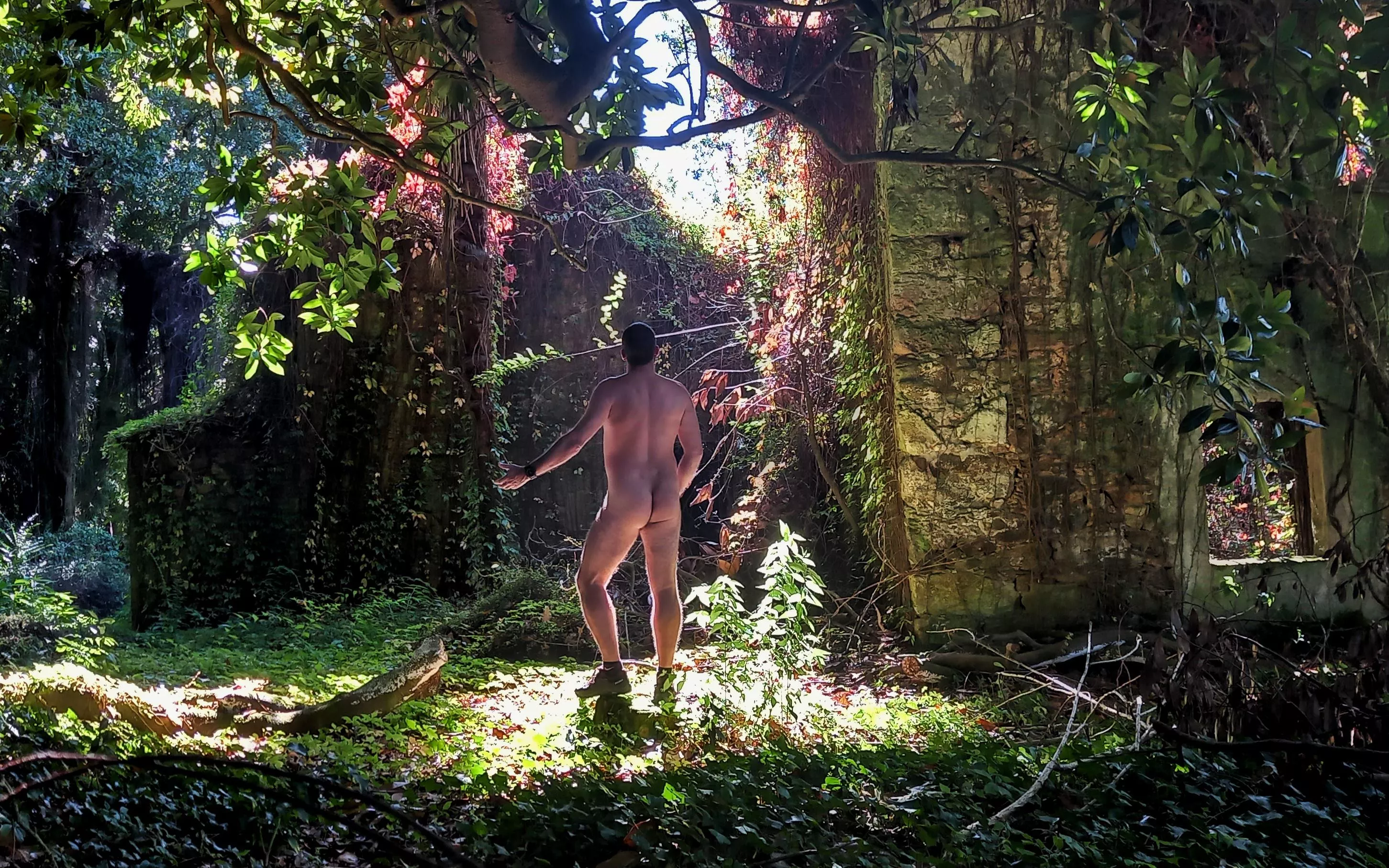 Naked in abandoned house. Urbex sunlights