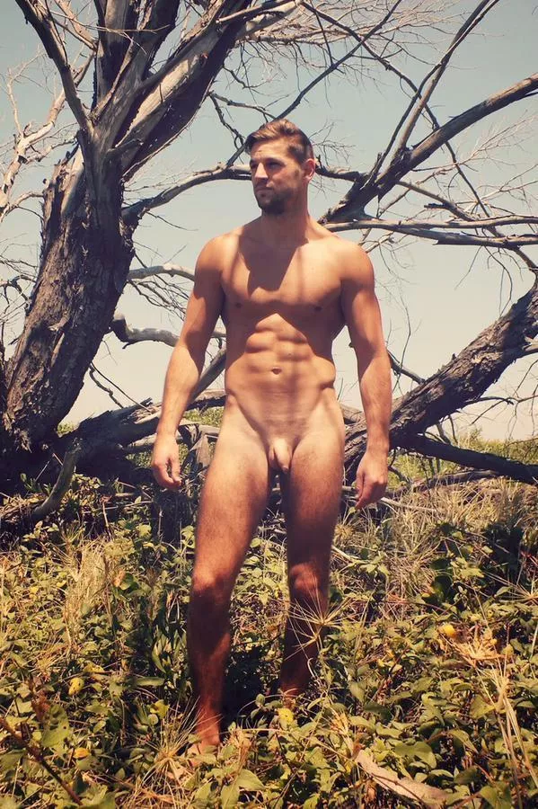 â€œNaked in natureâ€ â€¦