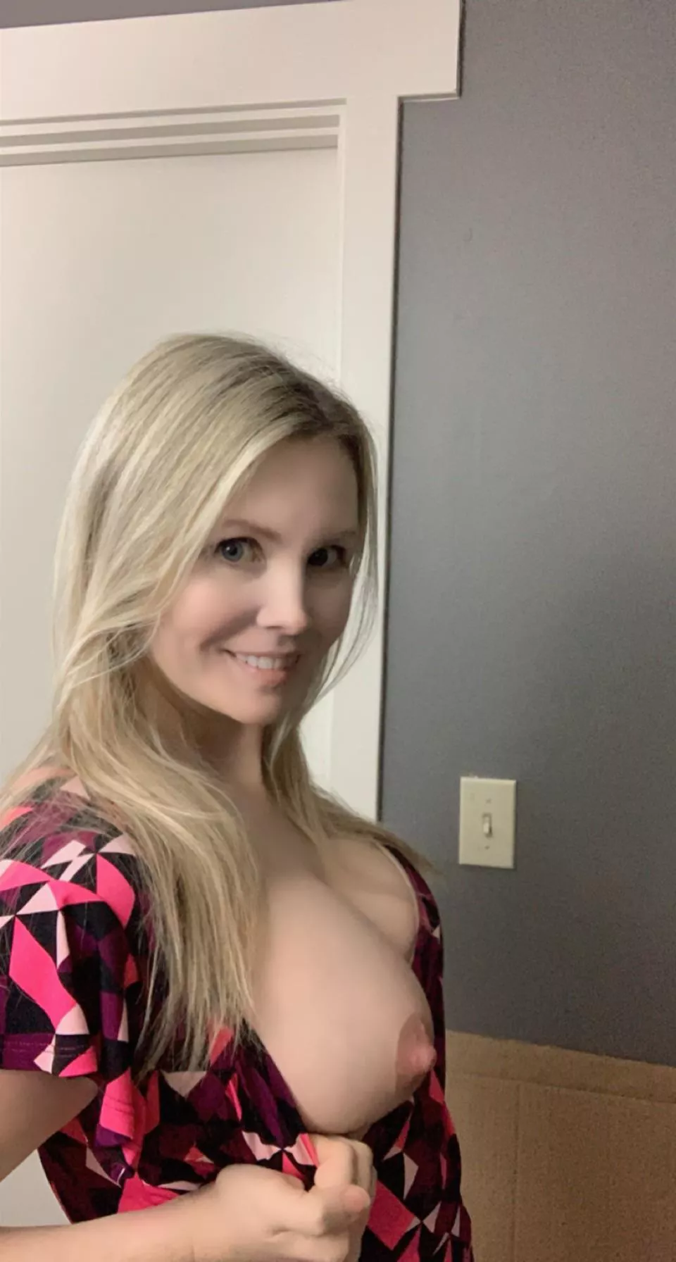 naughty milf, 😘new content everyday 😘videos 😘live cam 😘sexting 😘custom 😘fetish friendly, and more, link in comments