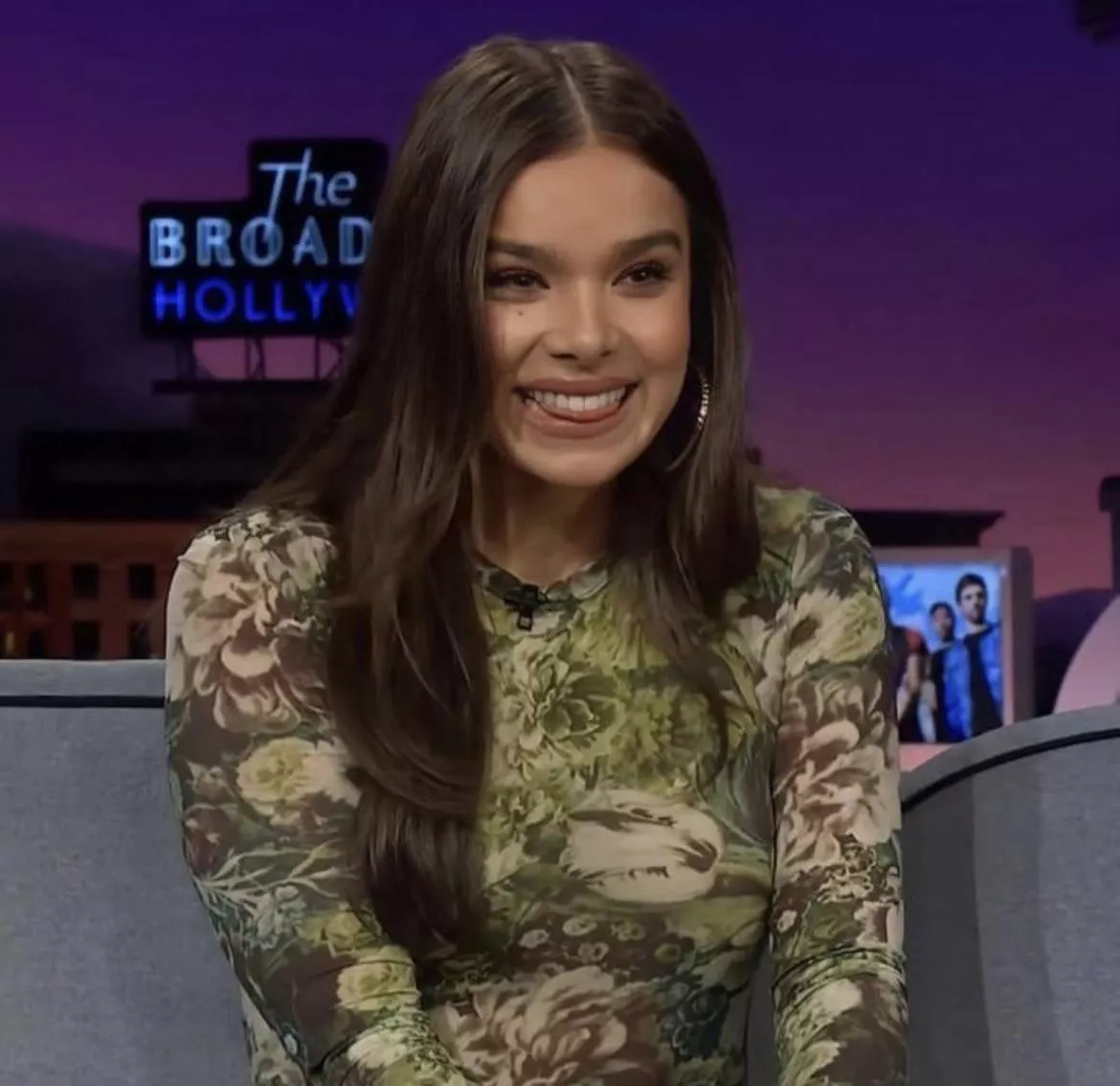 Need a joi from Hailee Steinfeld