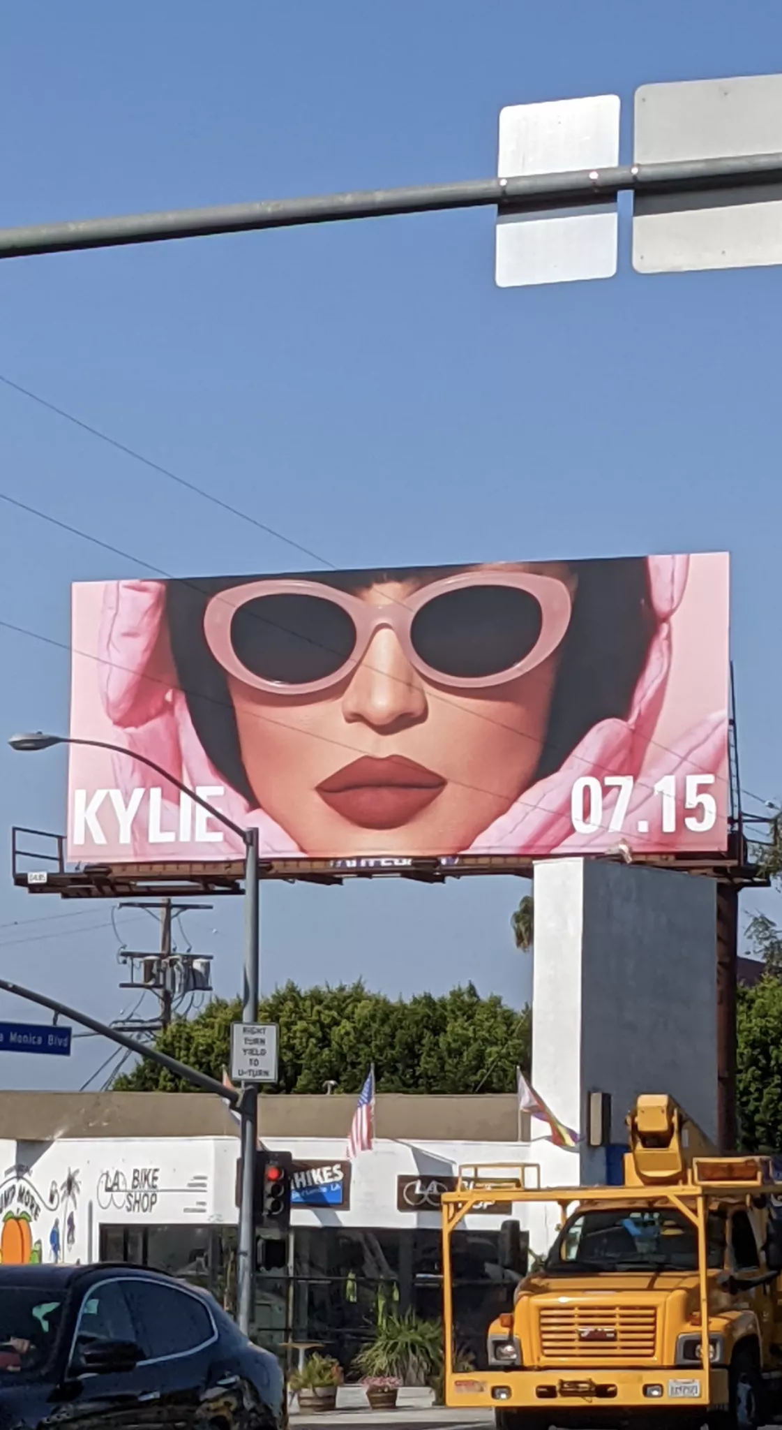 New billboard up today, not enough skin for my liking but ohh those lips...