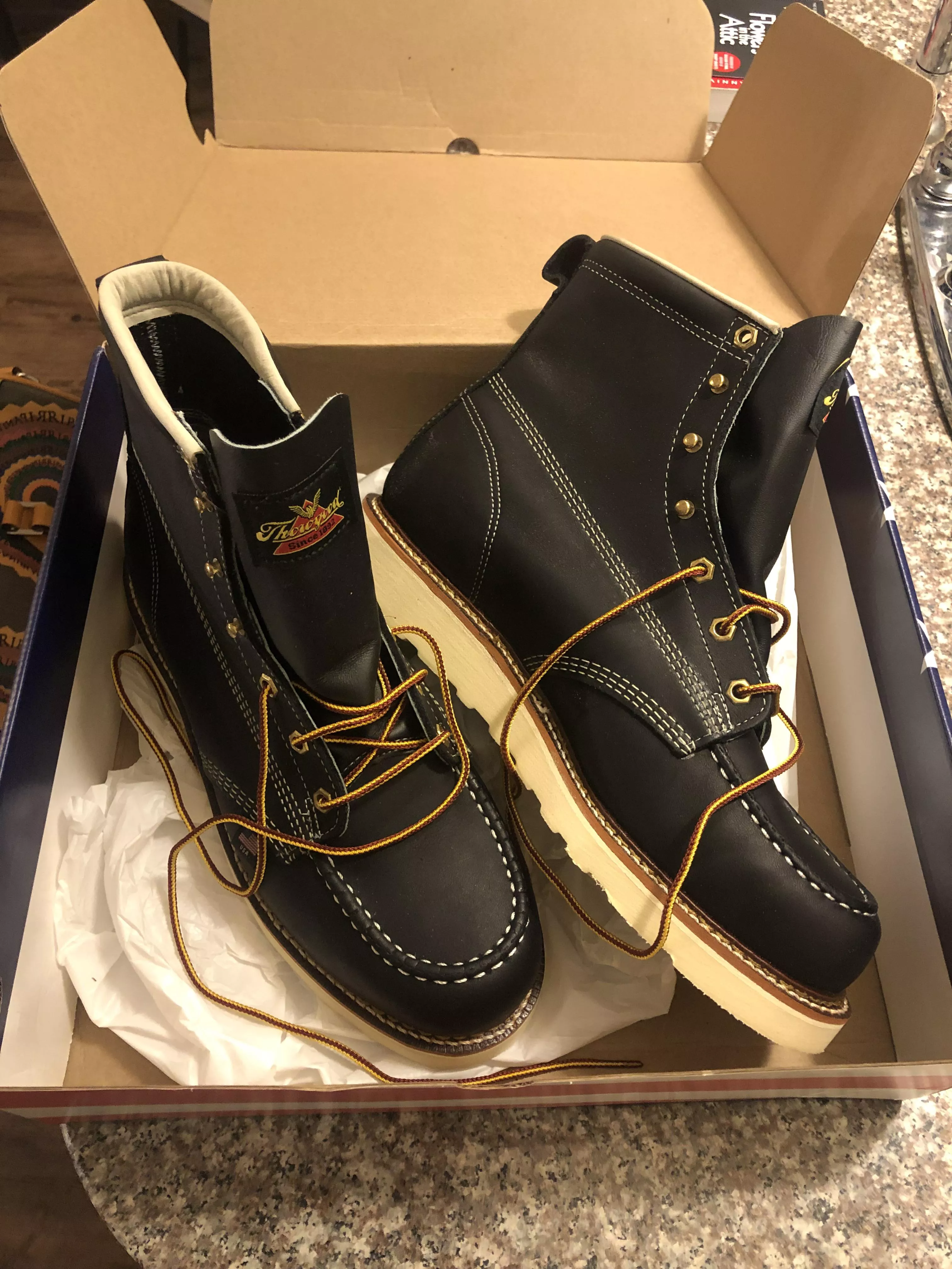 New pair of Thorogood’s. Really digging the black leather, looks so clean.