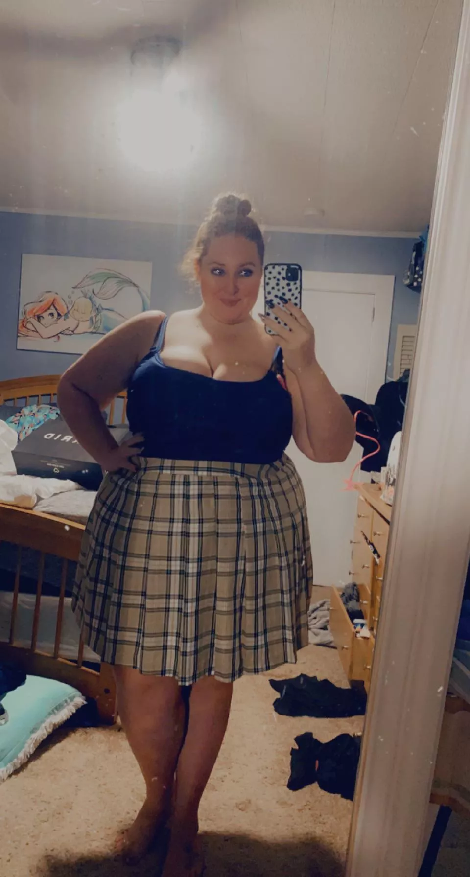 New skirt ðŸ§¡ðŸ‚donâ€™t tell daddy my room is messy ðŸ˜Š