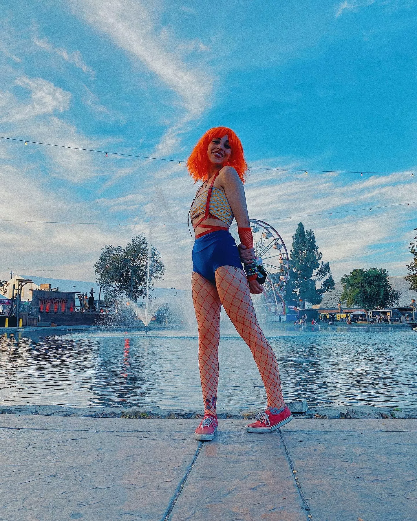 new to cosplaying, went to a festival and did a rave inspired Misty ðŸ’¦