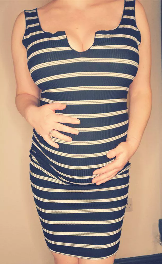 Nothing sexier than a tight dress on a baby baby bump ðŸ’‹