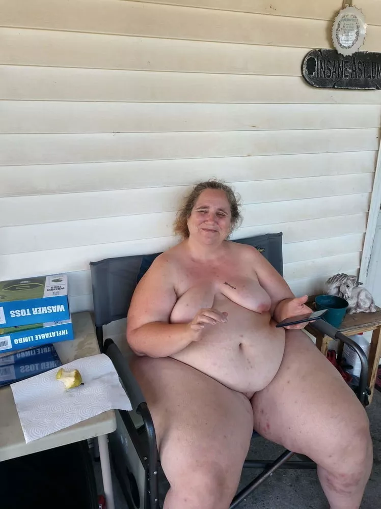 Nudist with huge thighs on her front porch