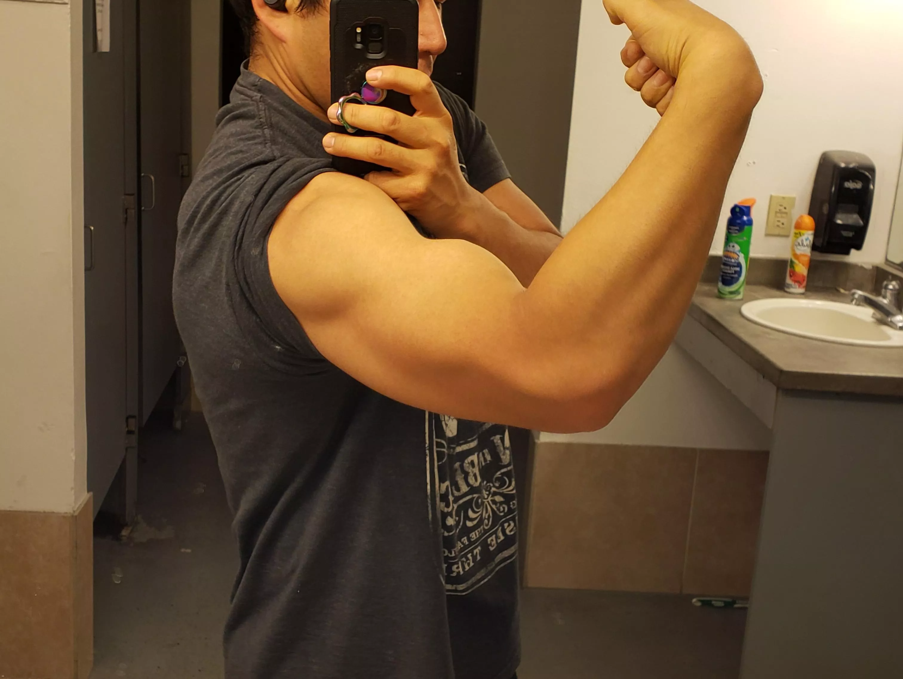 [OC] Got asked for another pic of my arms. Here's a quick flex.