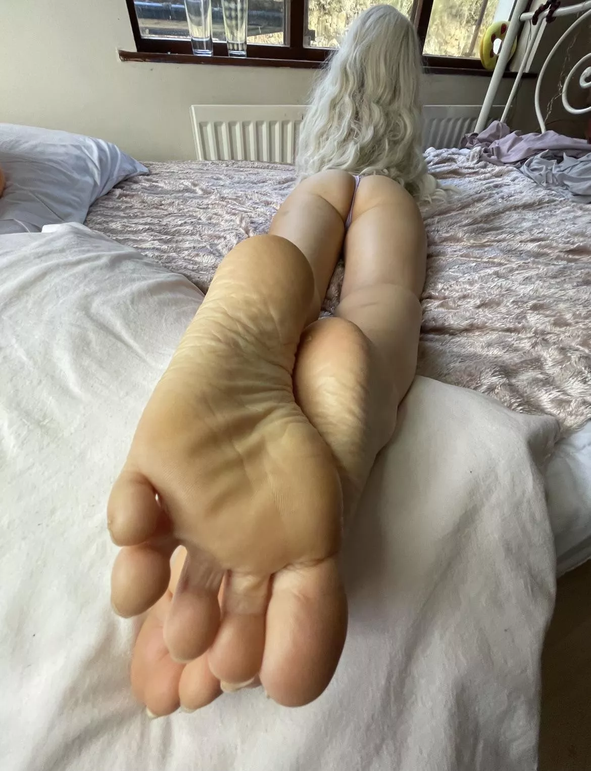 [oc] lick my feet ðŸ¥°