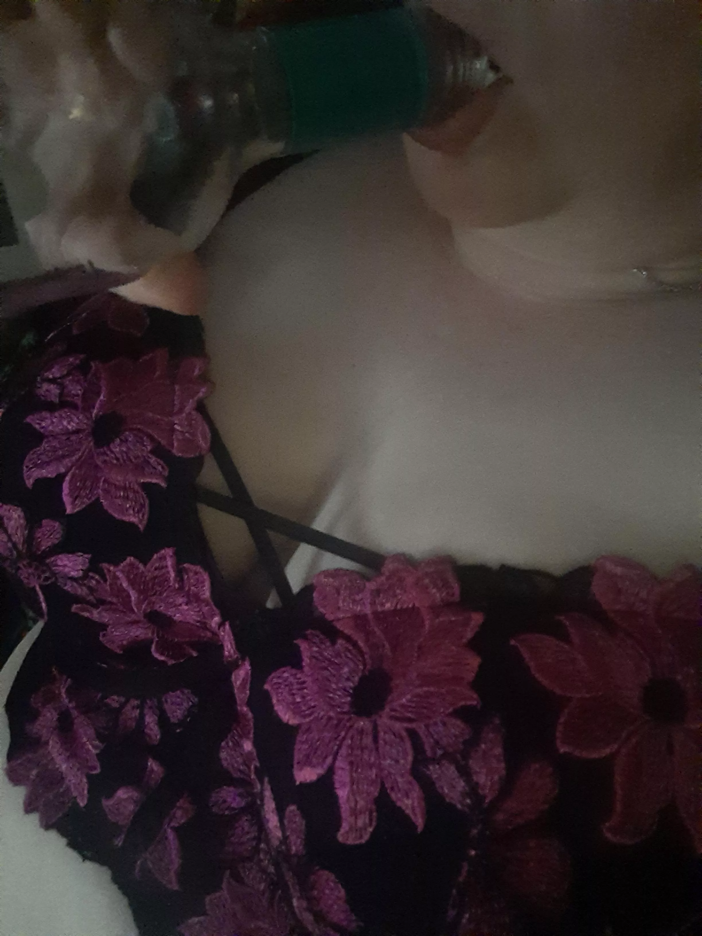 Oh dear all the wine is gone (f)