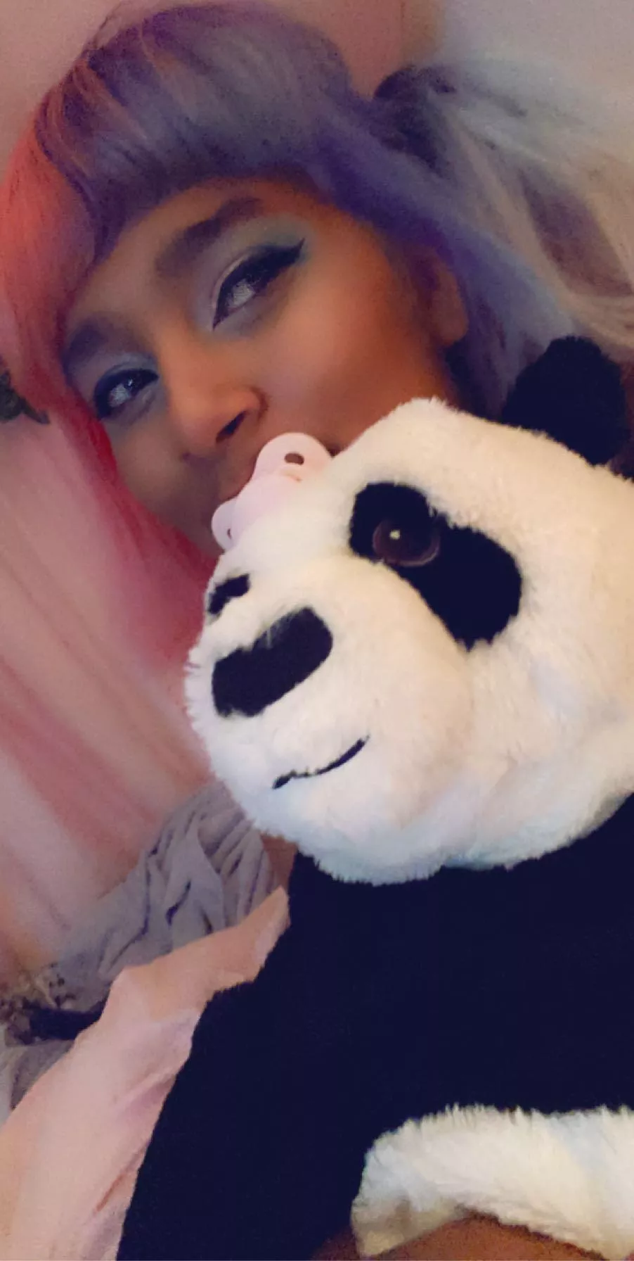 ~old pic~ I looove pandas, I have 3 pandas, one small, one medium (the one on the pic) and one suuuper big! Daddy got me a panda that’s the same size as me for Christmas 😍😍😍