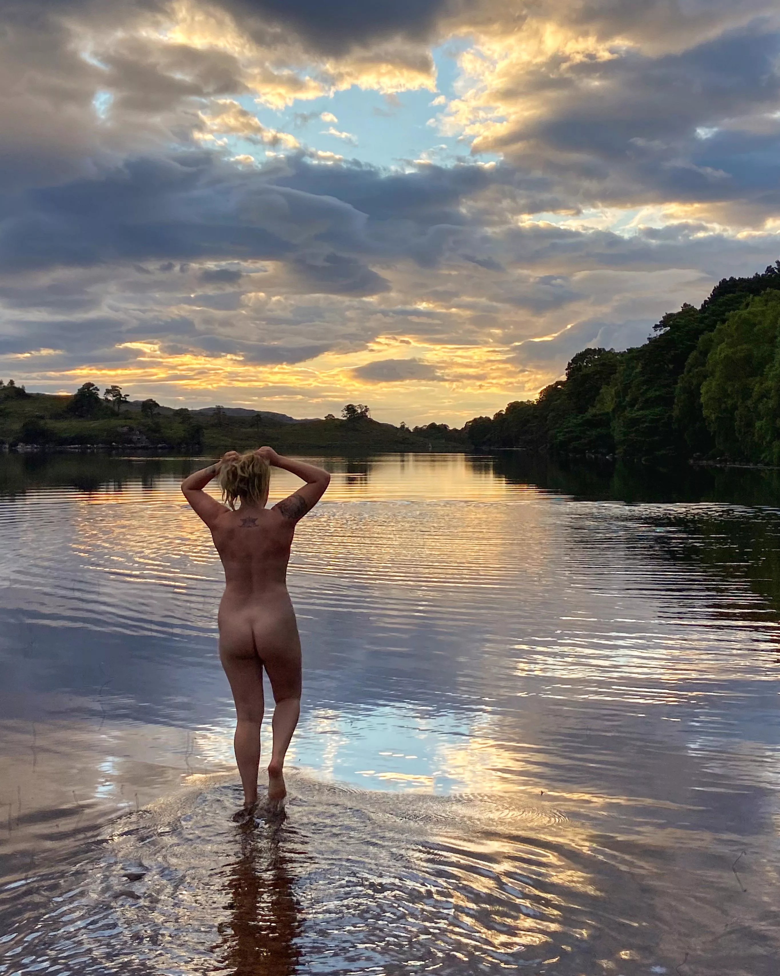 On my way home I saw the sky reflecting beautifully on a loch and just couldn’t help but dive in 🌅