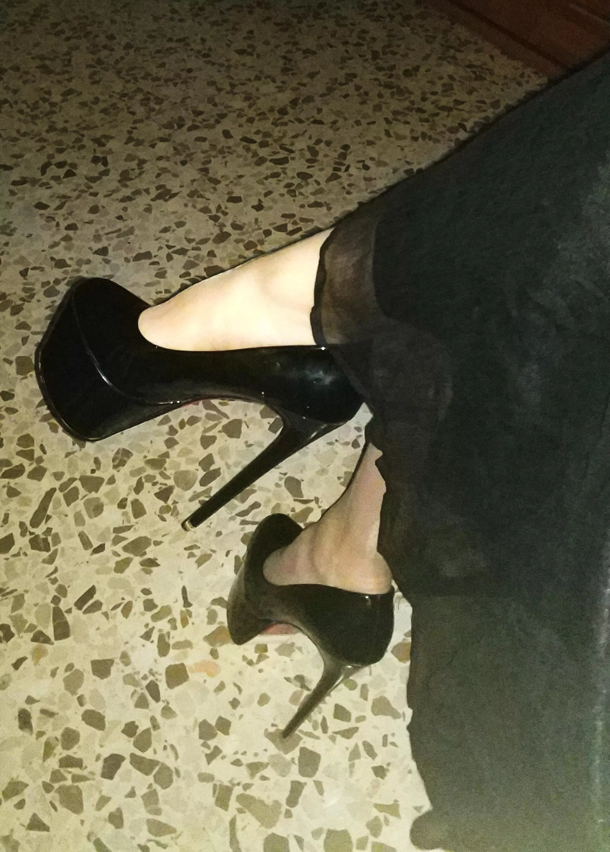 Other pair!! With my long dress, super sexy, super high😍