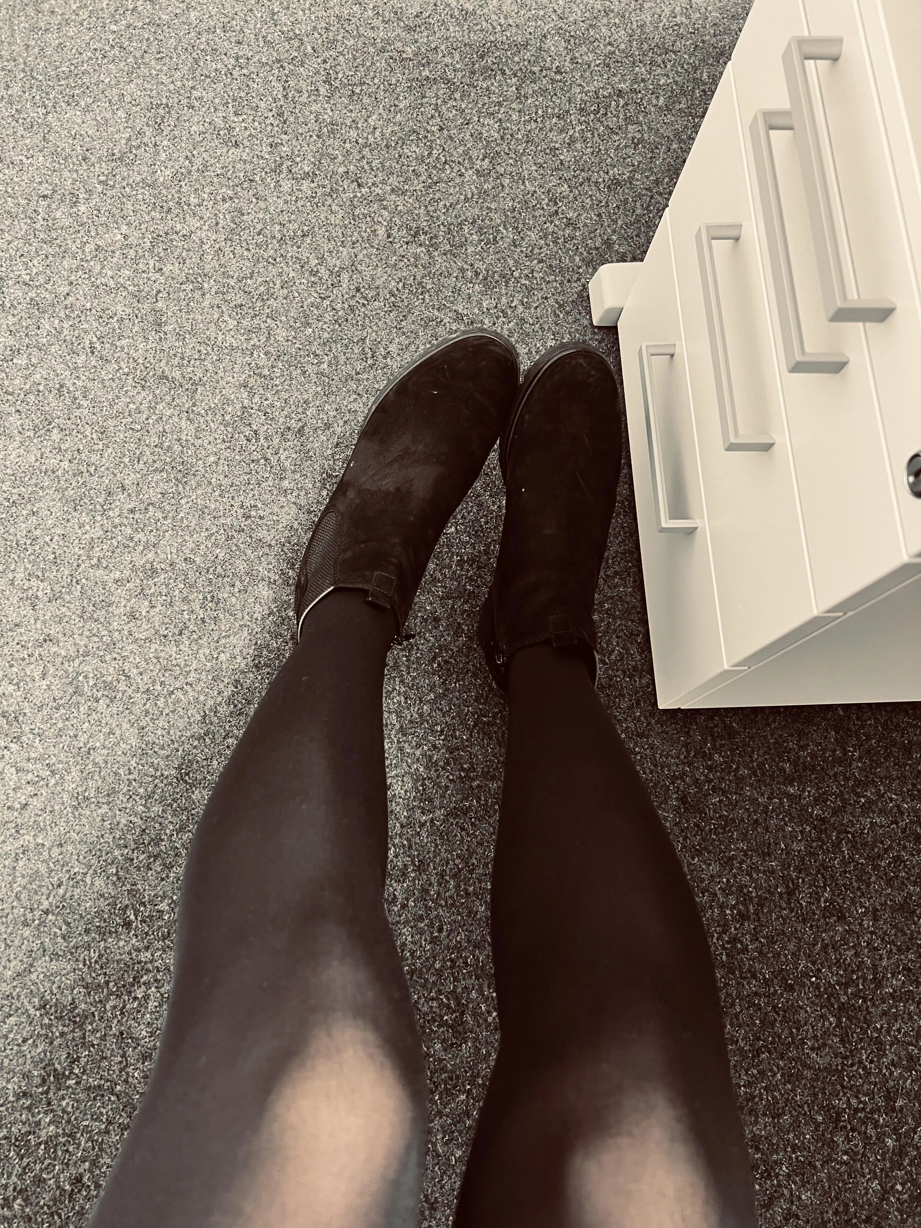 Pantyhose at work are awesome 💕 greetings from Germany