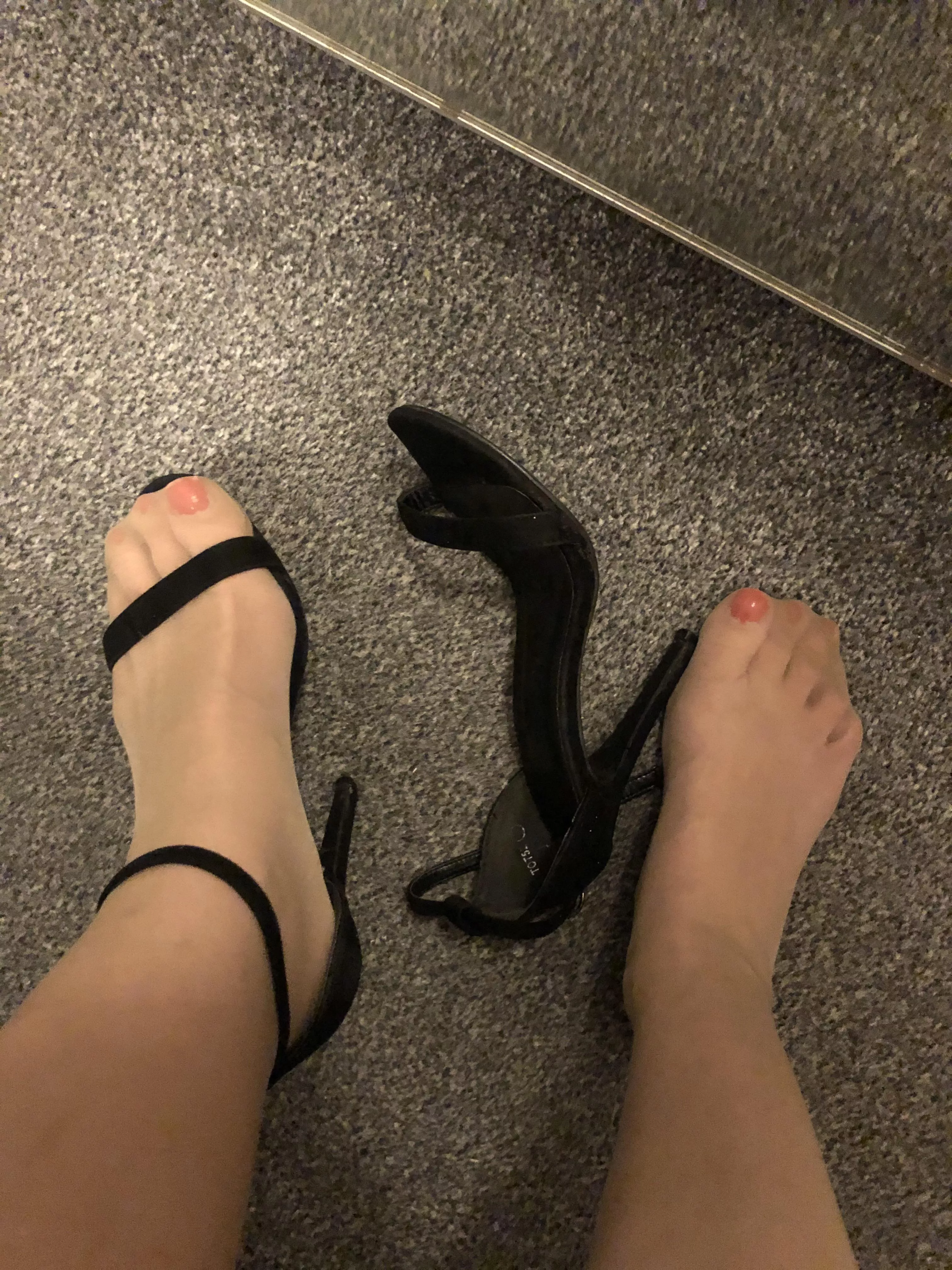 Pantyhose-red toes and peep toe heels ðŸ’‹