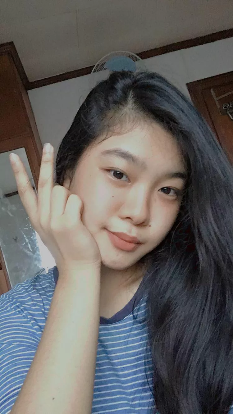 Peace✌ (Chinese x Filipina)