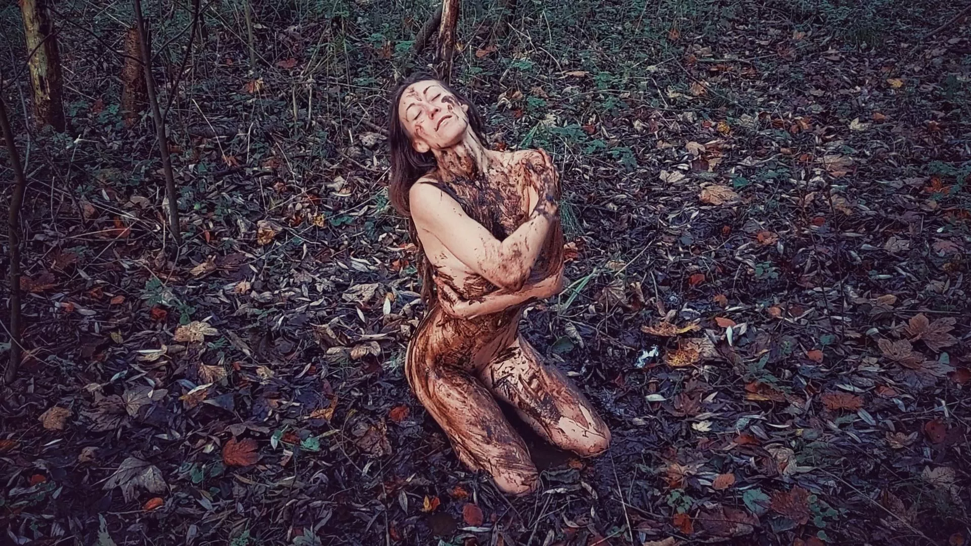 Photoshoot in the muddy waters in Germany yesterday 😍🥶 Would you dare to do this?!