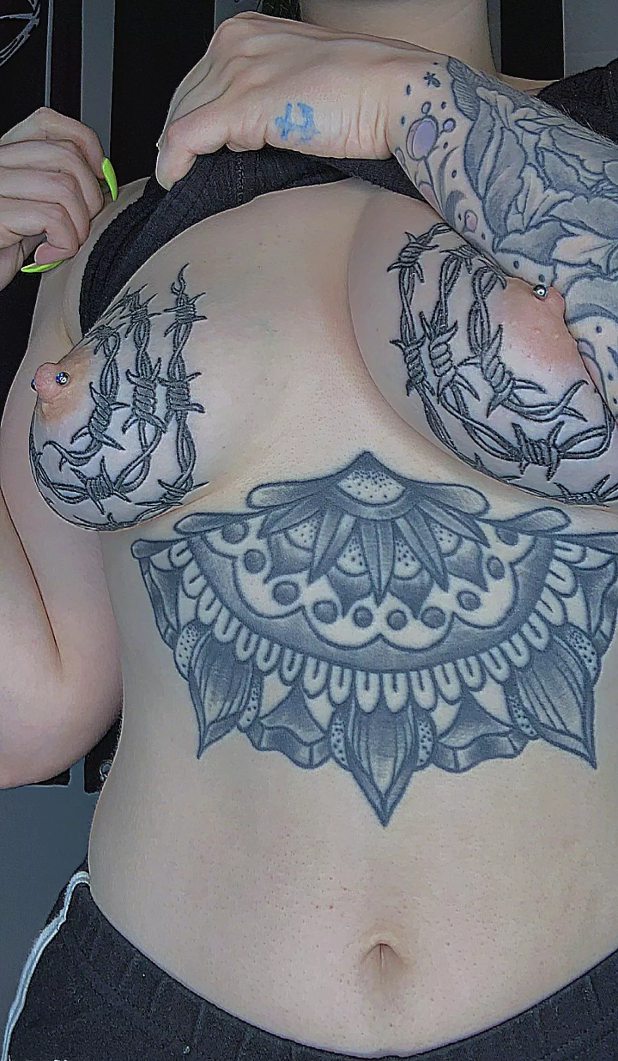 pierced tits and they're tattooed too, don't you wanna see ? 😉