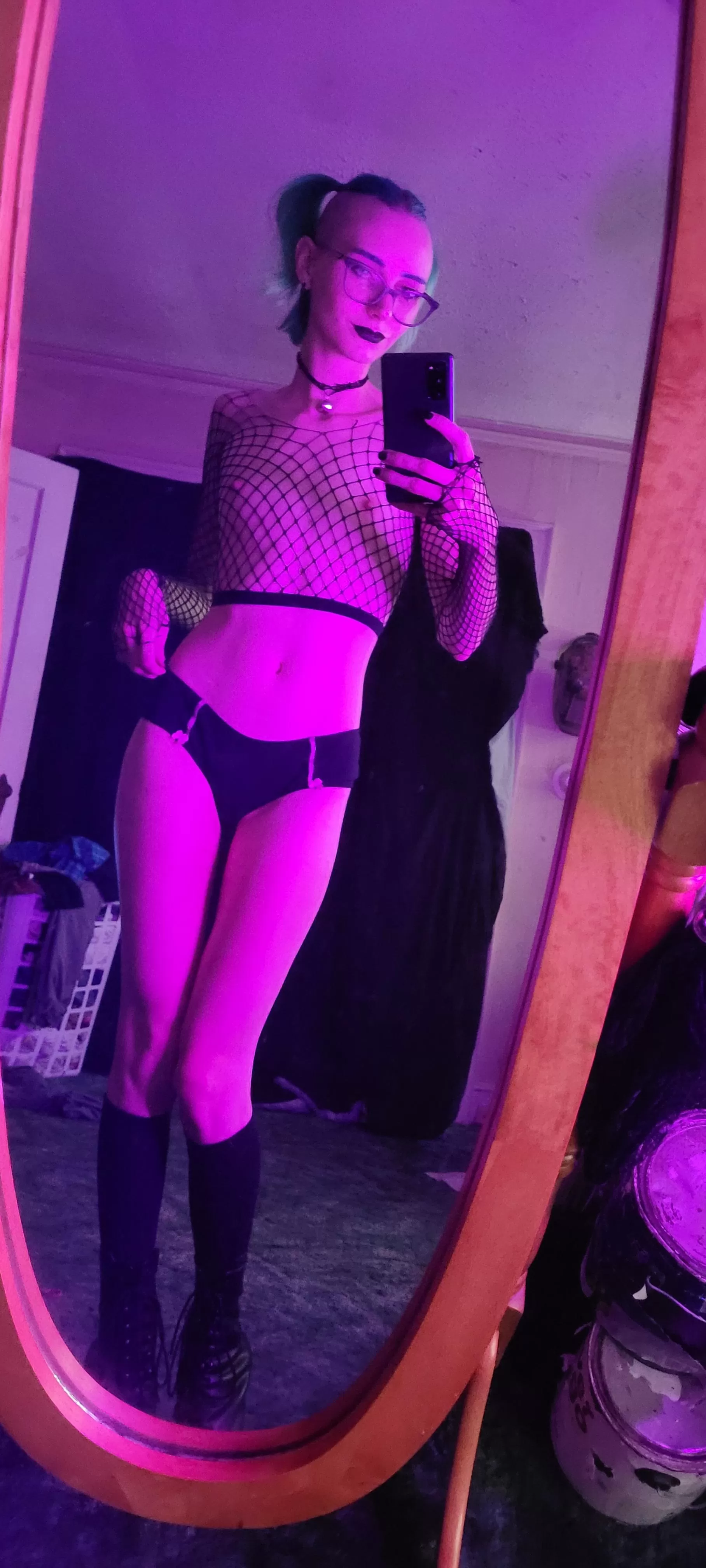 Pink and petiteðŸ‘½ [26f]