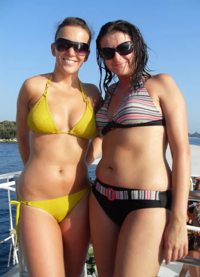 Plain or striped bikini