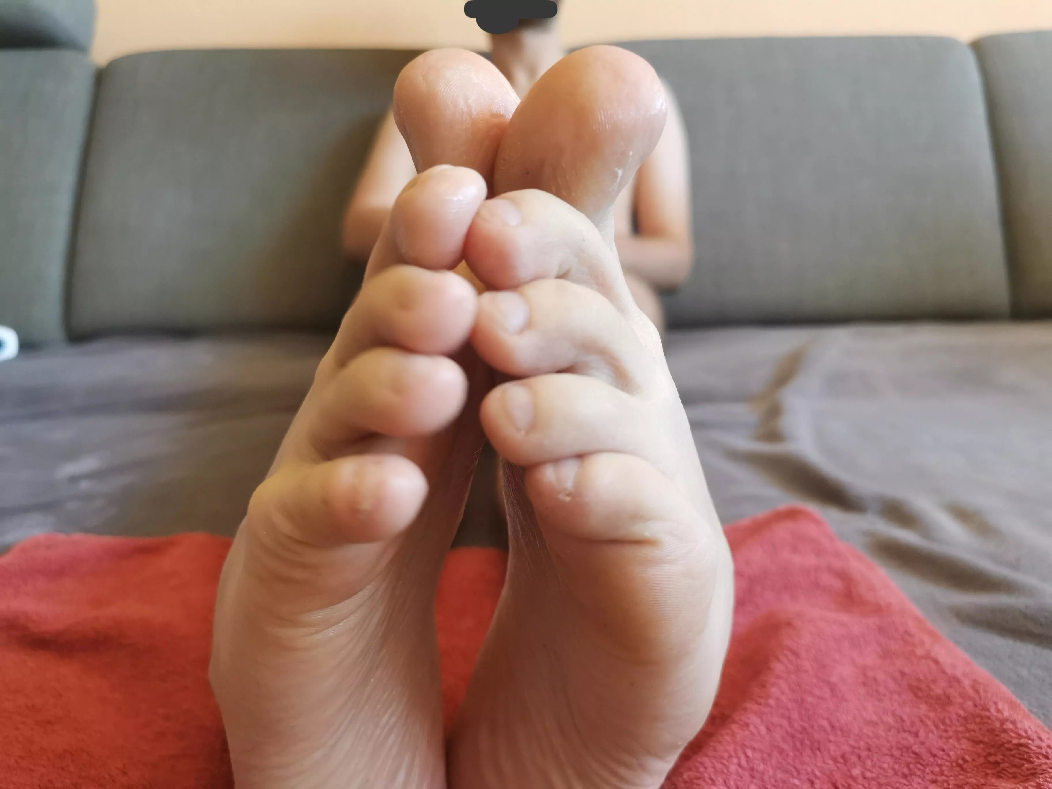 Please insert your cock ðŸ‘£