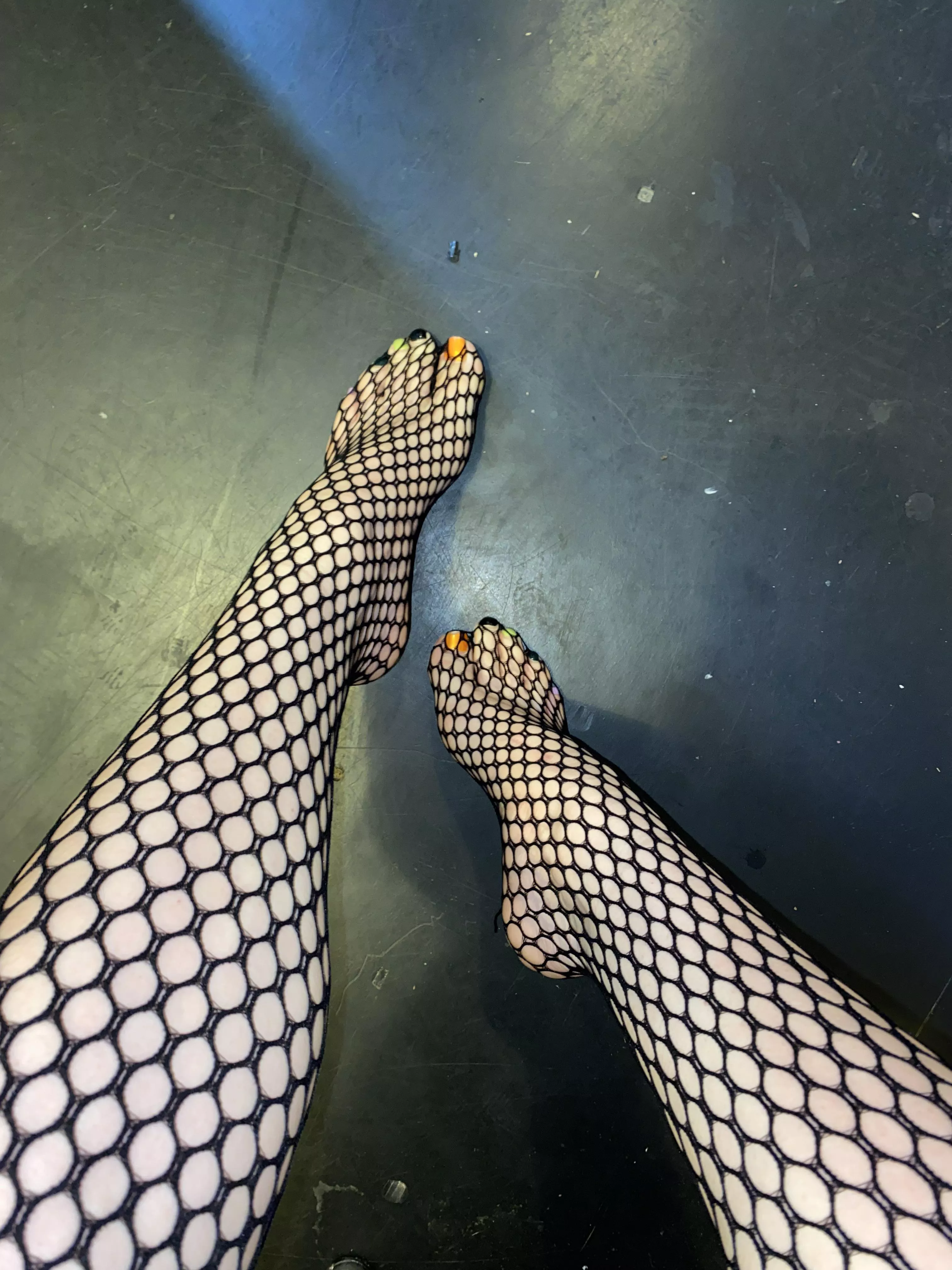 Pls suck on my fishnet feet