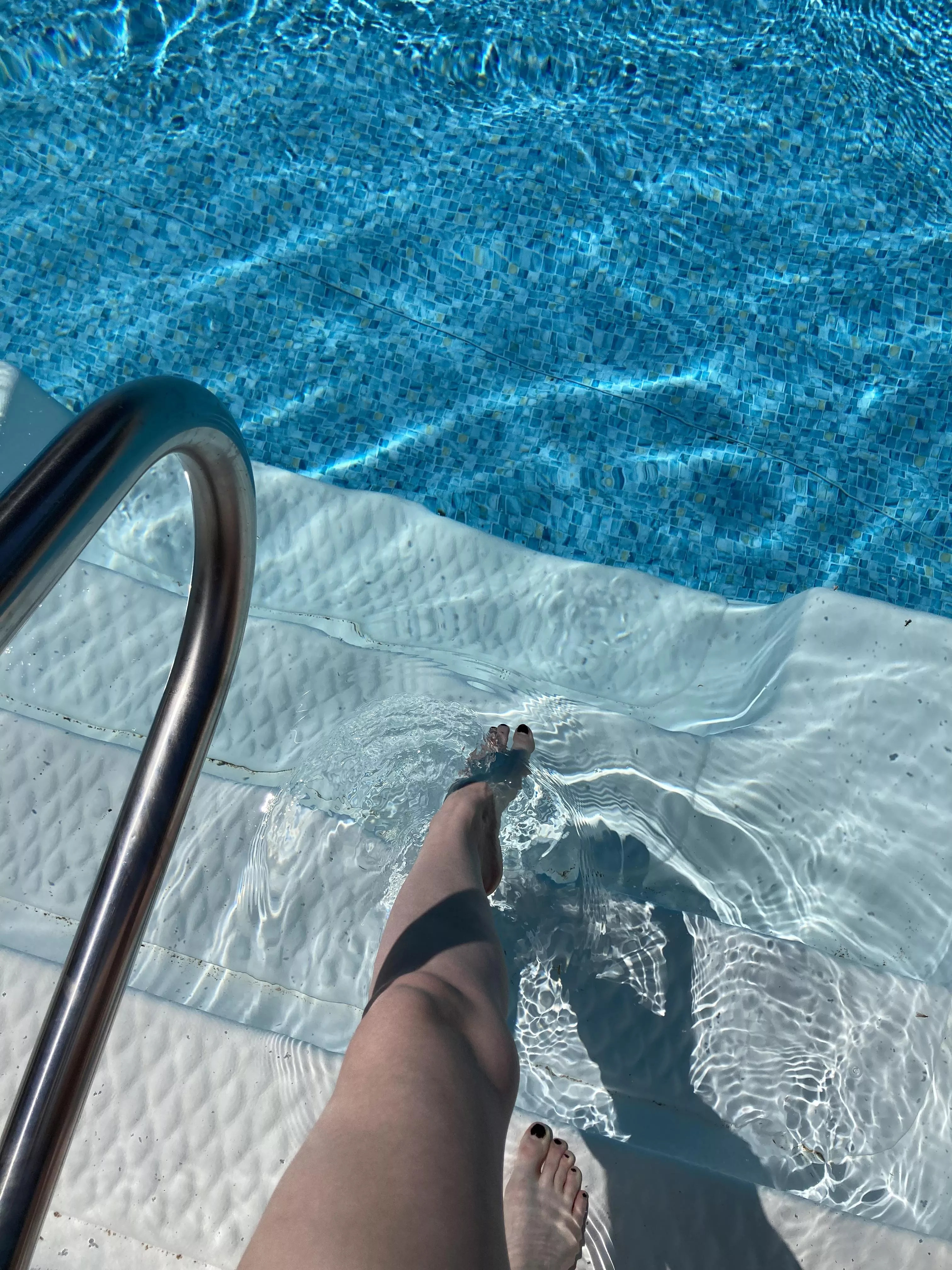 Pool feet for your pleasure ðŸ¥º