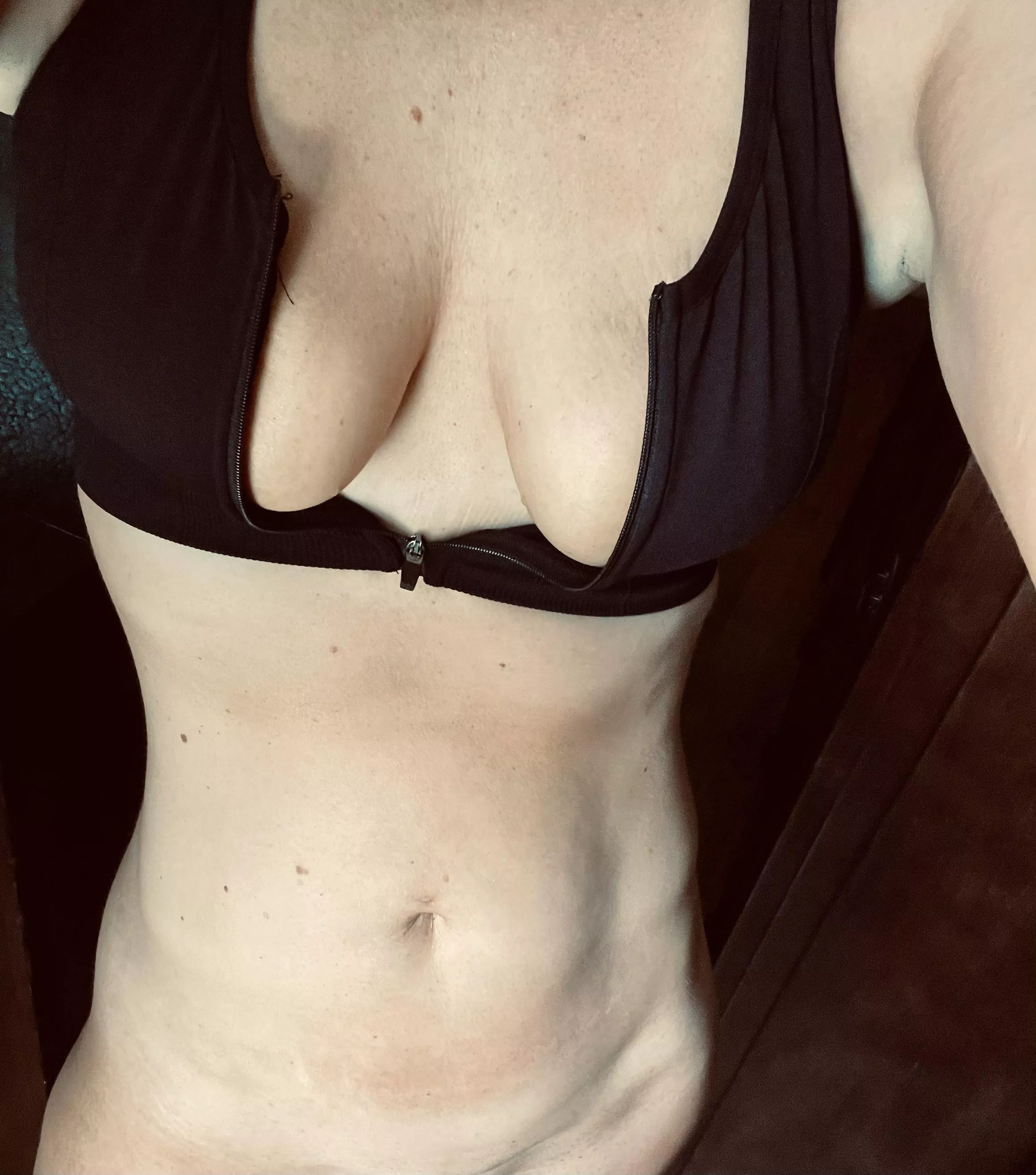 Post workout wardrobe malfunction [f]