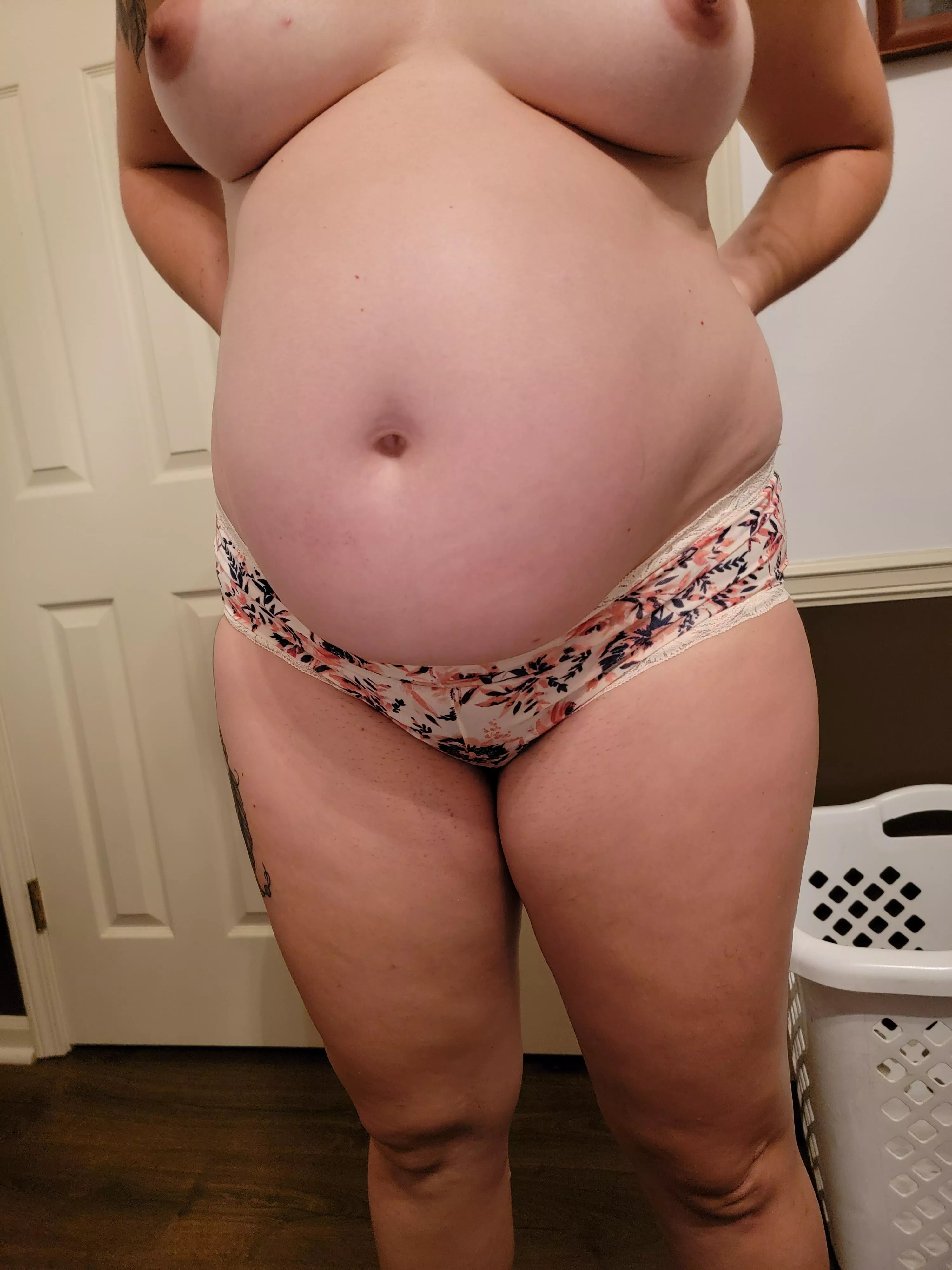 Preggo Monday MILF