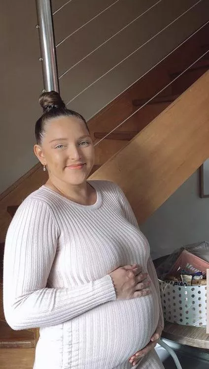 Pregnant Aussie babe shaylee