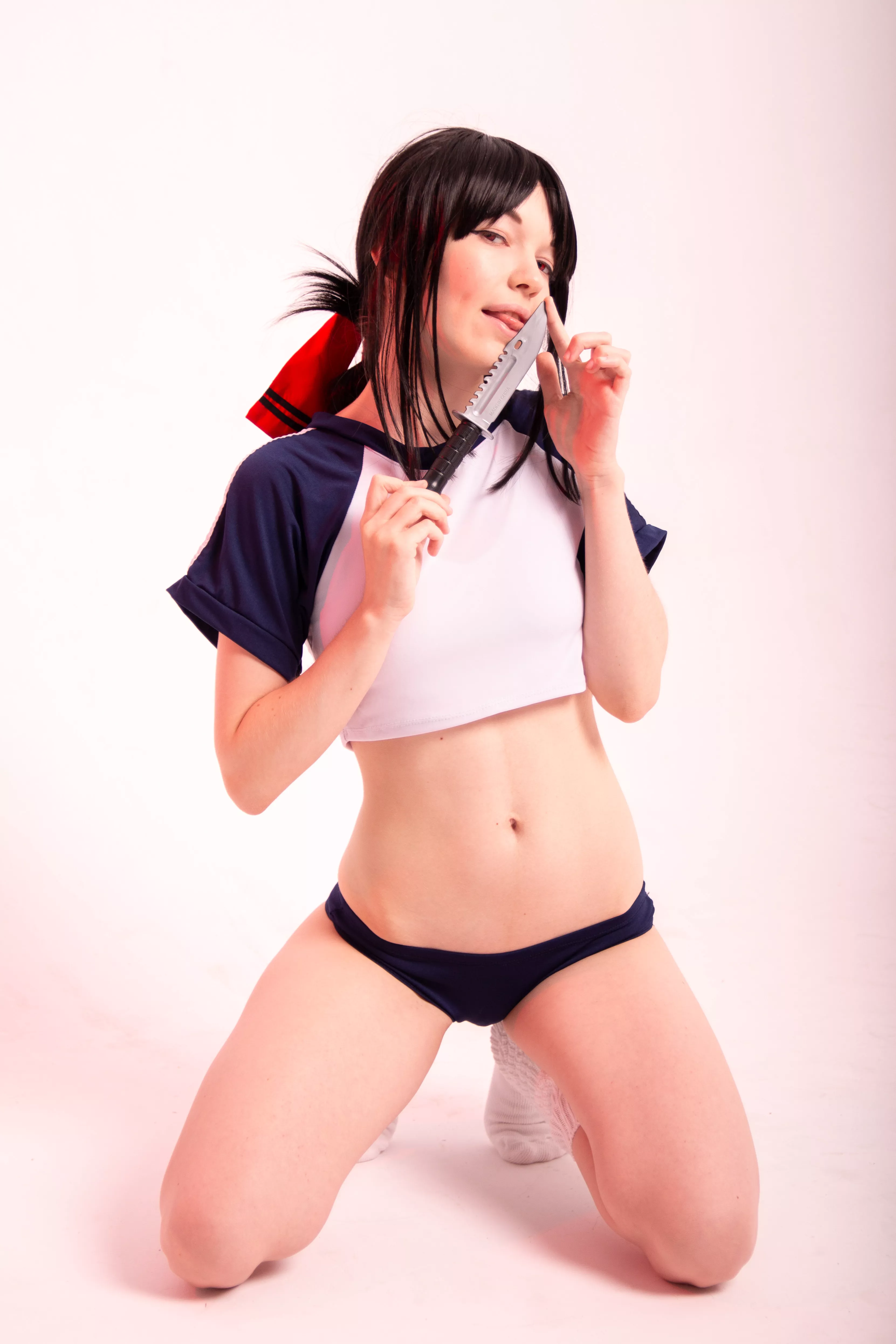 President, do you really want THIS to be our new gym uniform? How cute ðŸ˜ˆ | Kaguya cosplay by Murrning_Glow