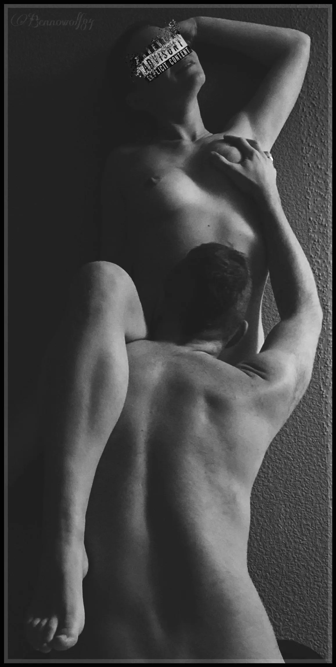 Pressed against the wall, surrender to your desire, overwhelmed by lust…