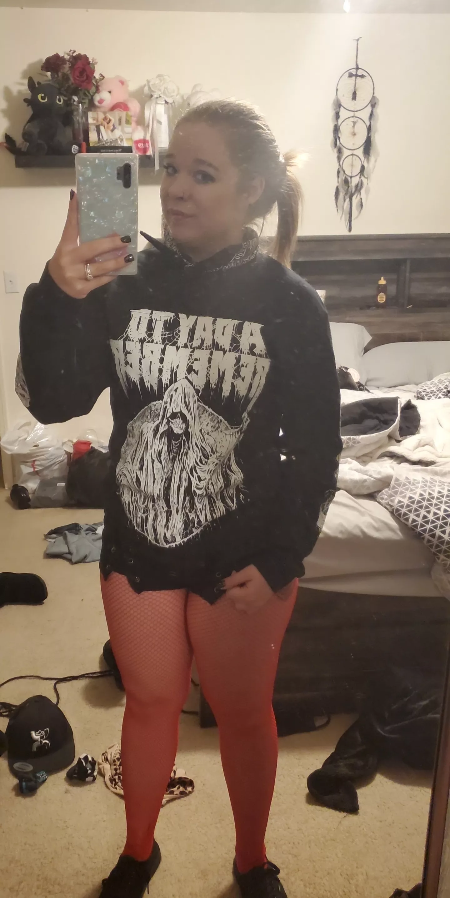 pretty sure I'll get skipped but that's ok no one likes the emo girls anyway [26] [F] [F26]