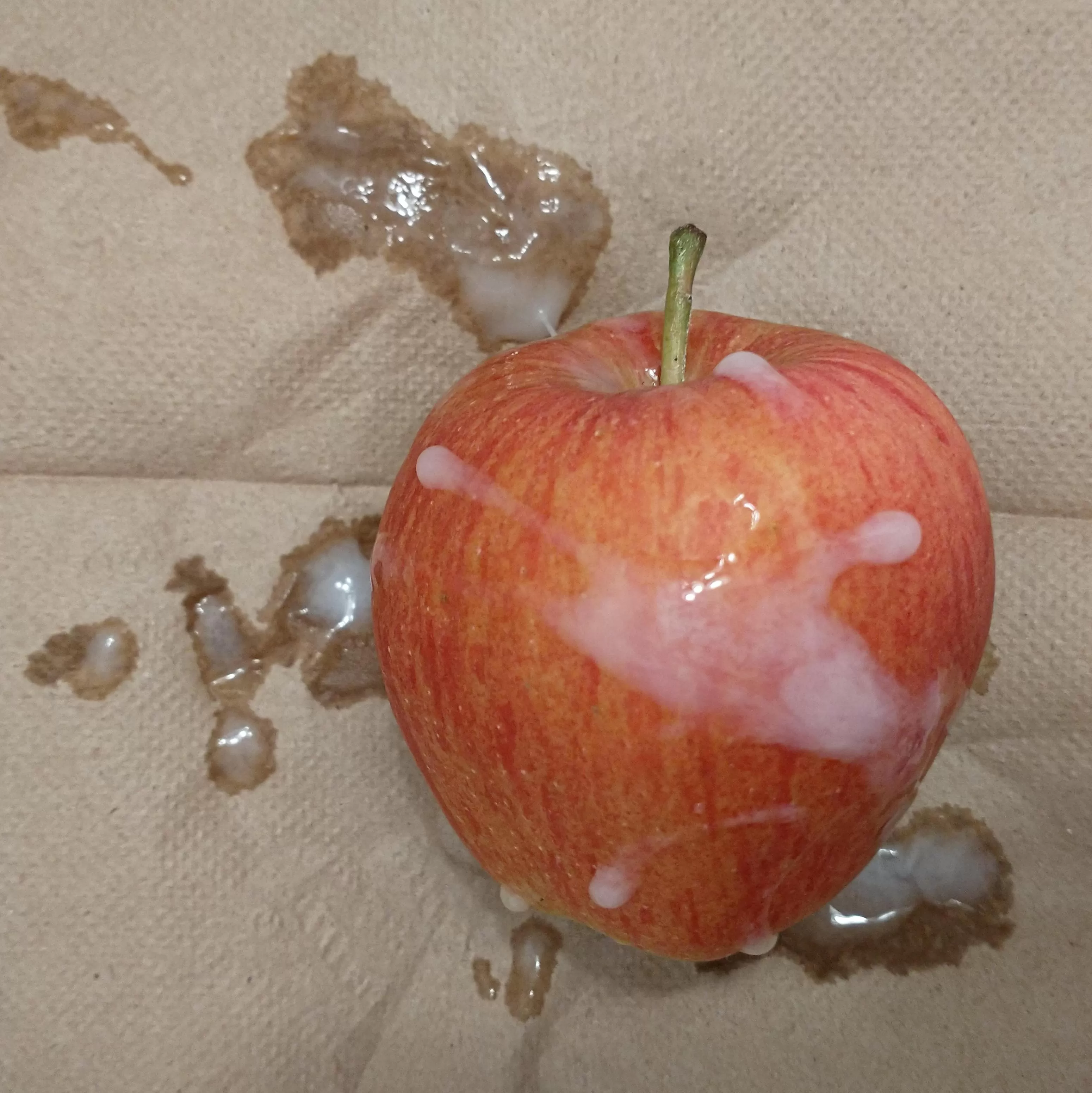 Proof: Cum on food (apple)