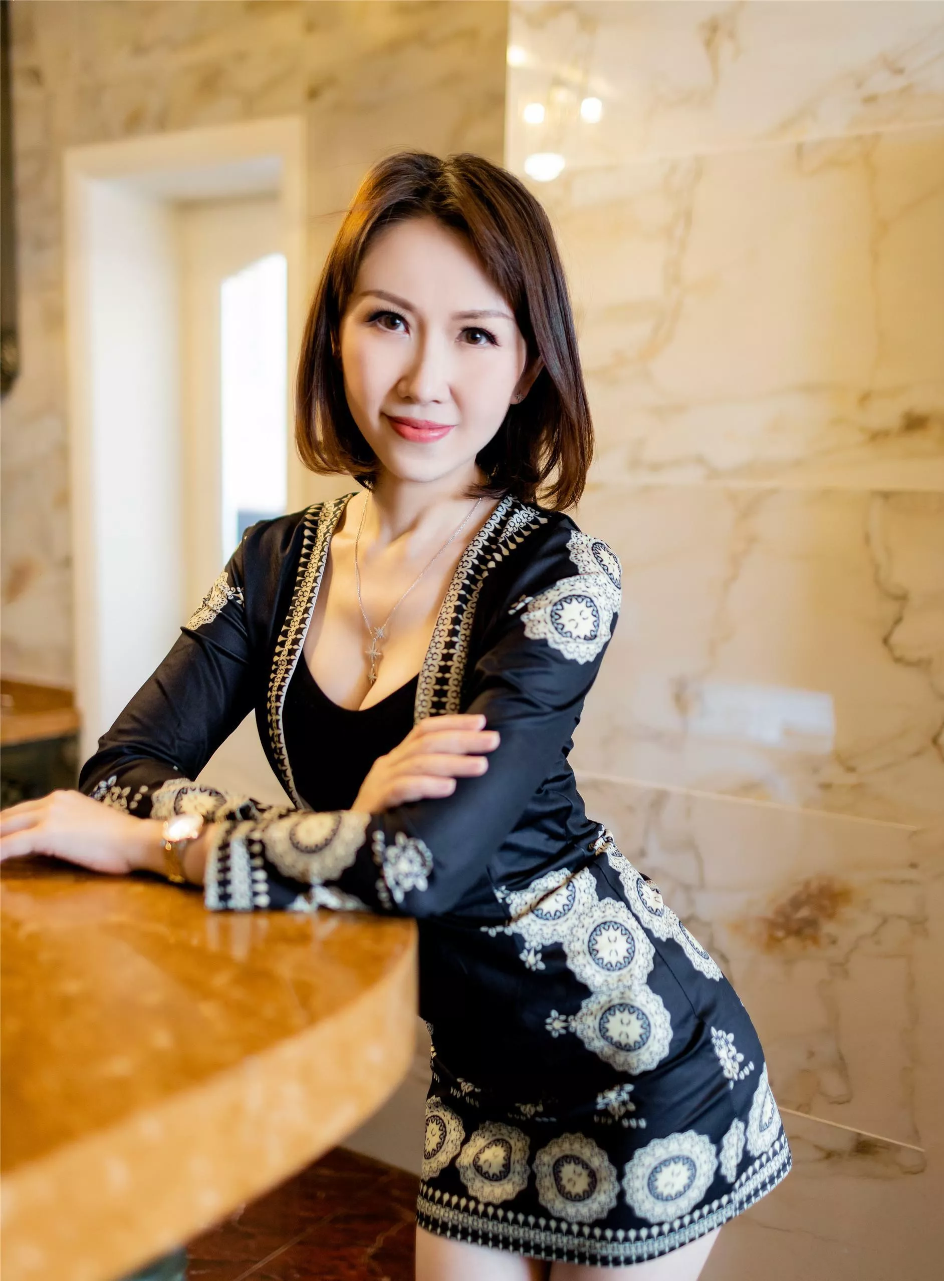 Qiaojin, elegant and charming Chinese woman [f45]