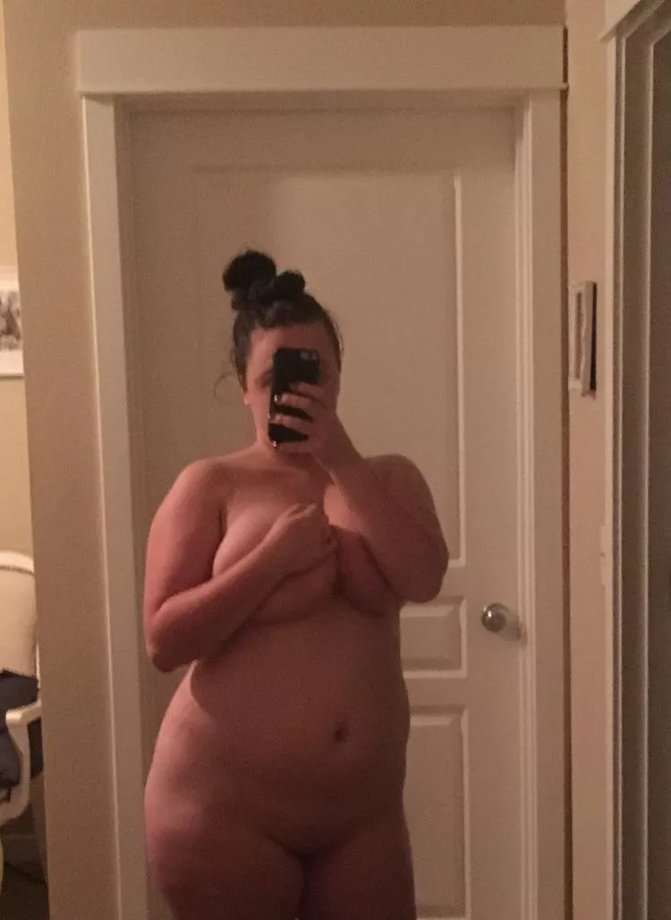 Quarantine has me feeling both chubby and kinky... so post nudes on reddit? 😅