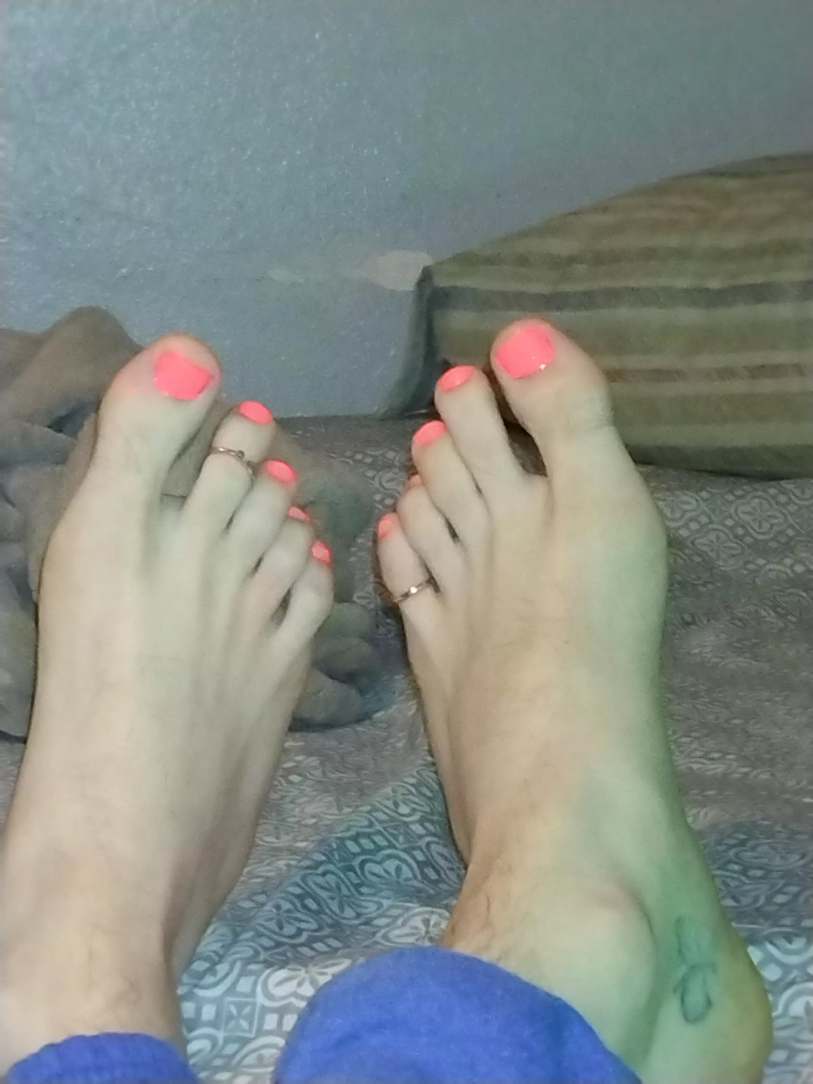 Rate my feet/toes😈