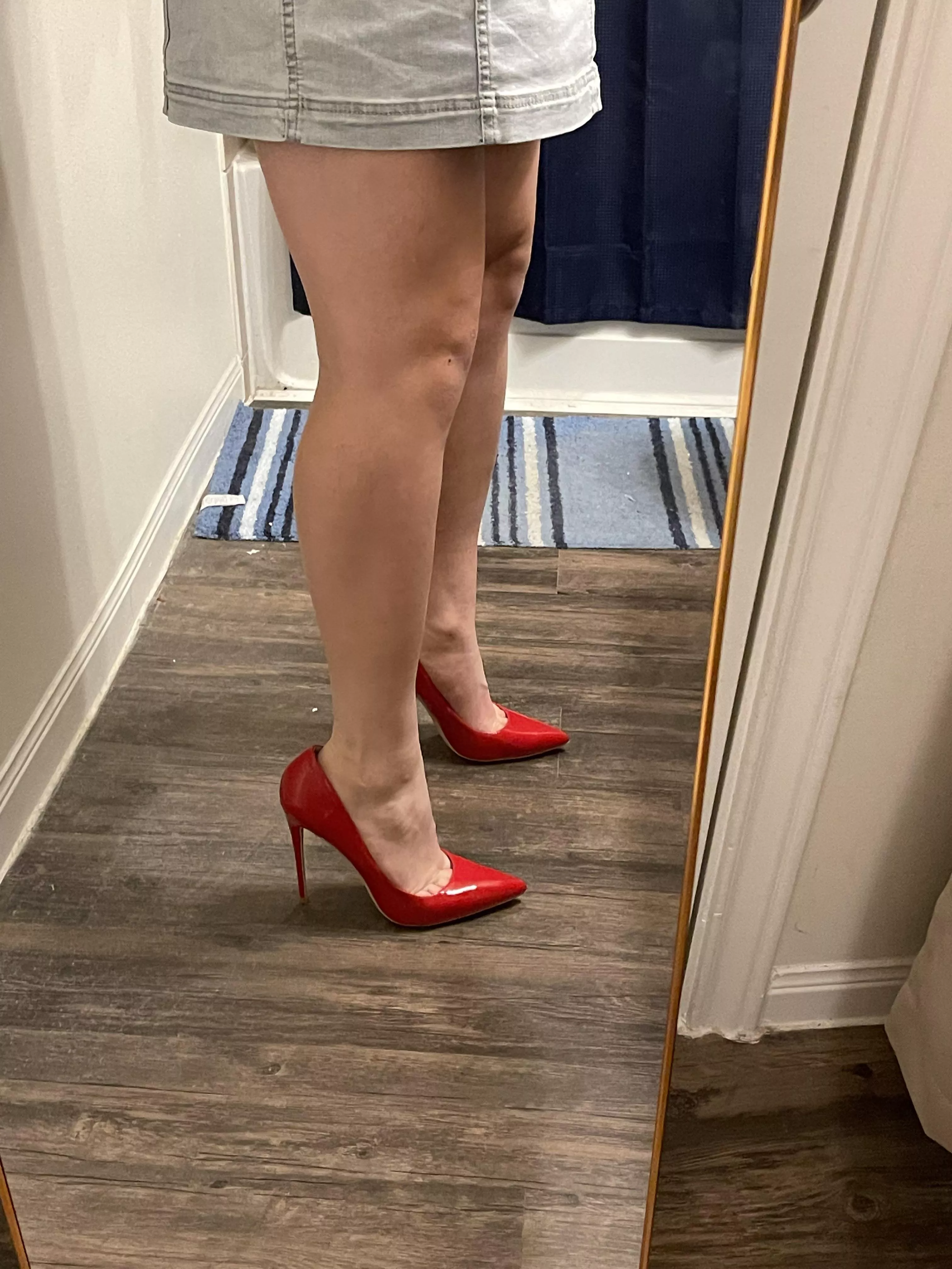 Red heels [M]