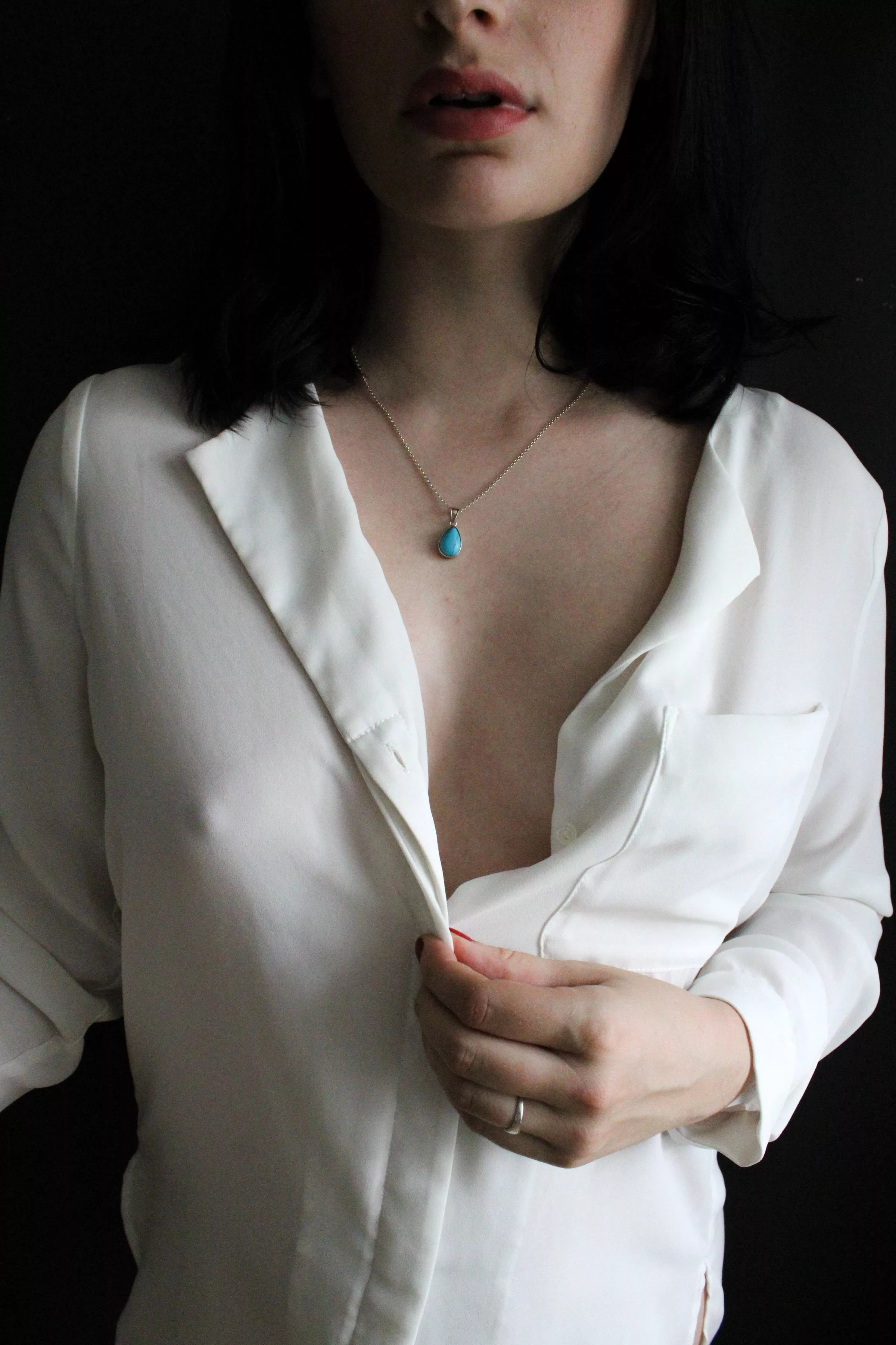 Red lips, white blouse and no bra.