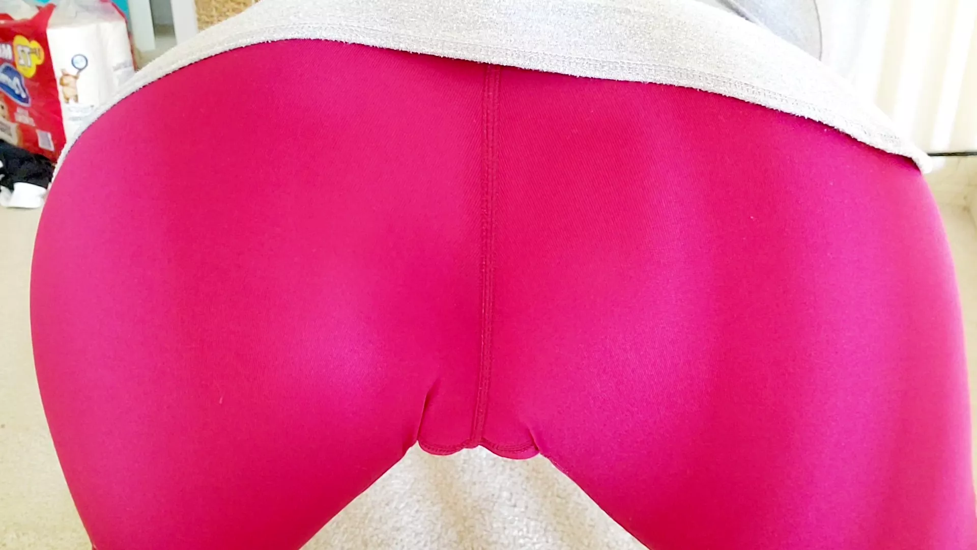 Red Yoga Pants Reveals A Puffy Pussy.