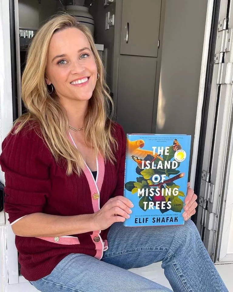 Reese Witherspoon, casual and mature