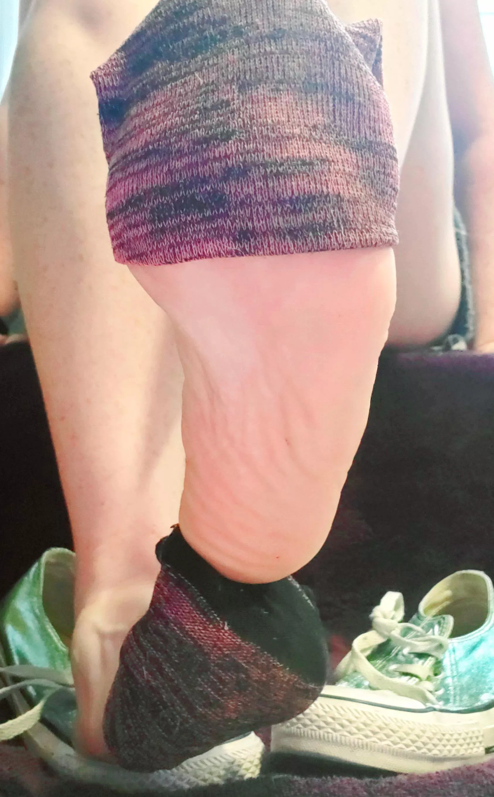 Releasing these sweaty soles from their captors after a long hot humid day... who wants to get a sniff?? ðŸ˜‰ðŸ‘„ðŸ‘…â¤