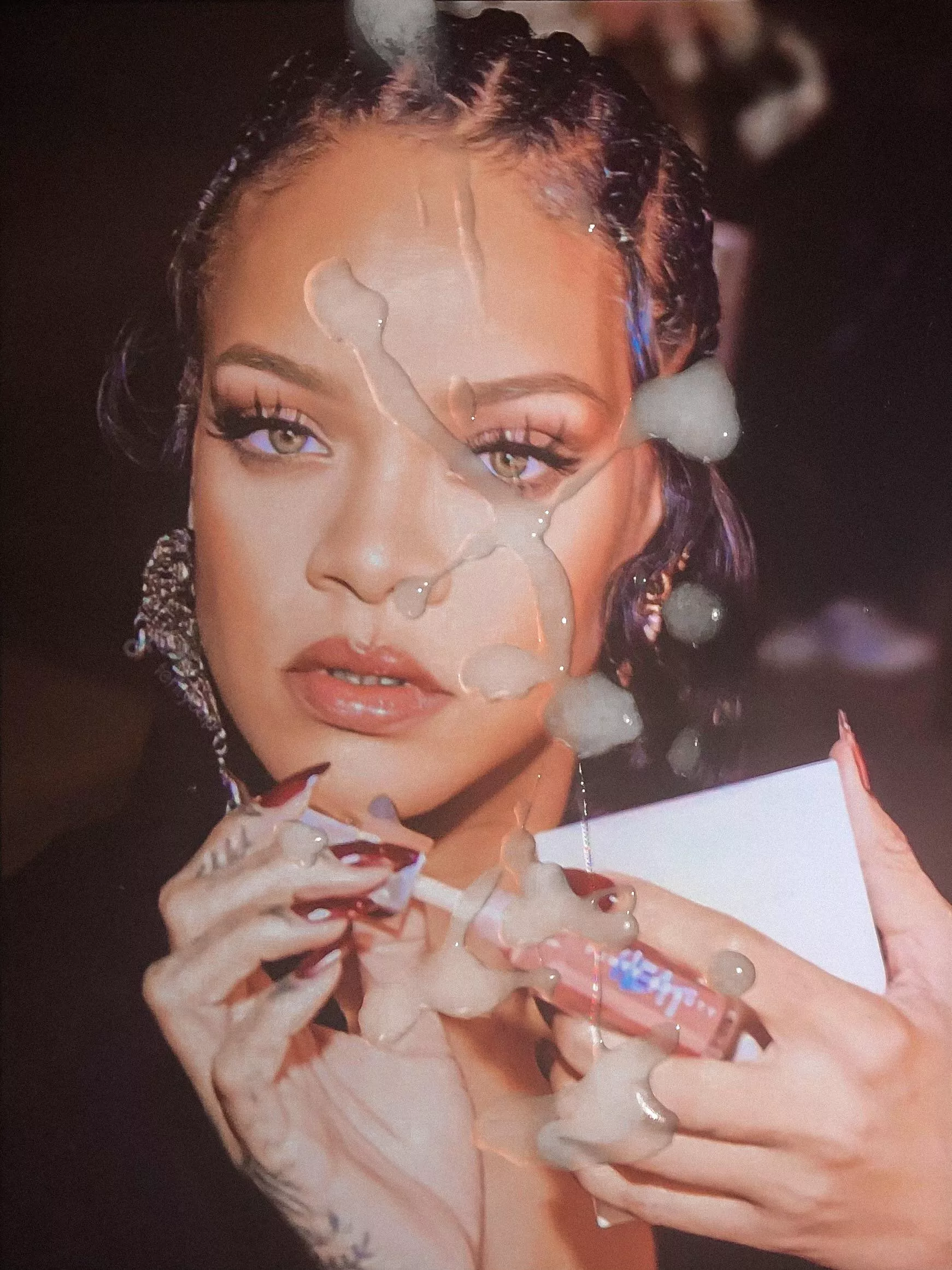 Rihanna testing out some new lip glossðŸ’‹ðŸ’¦