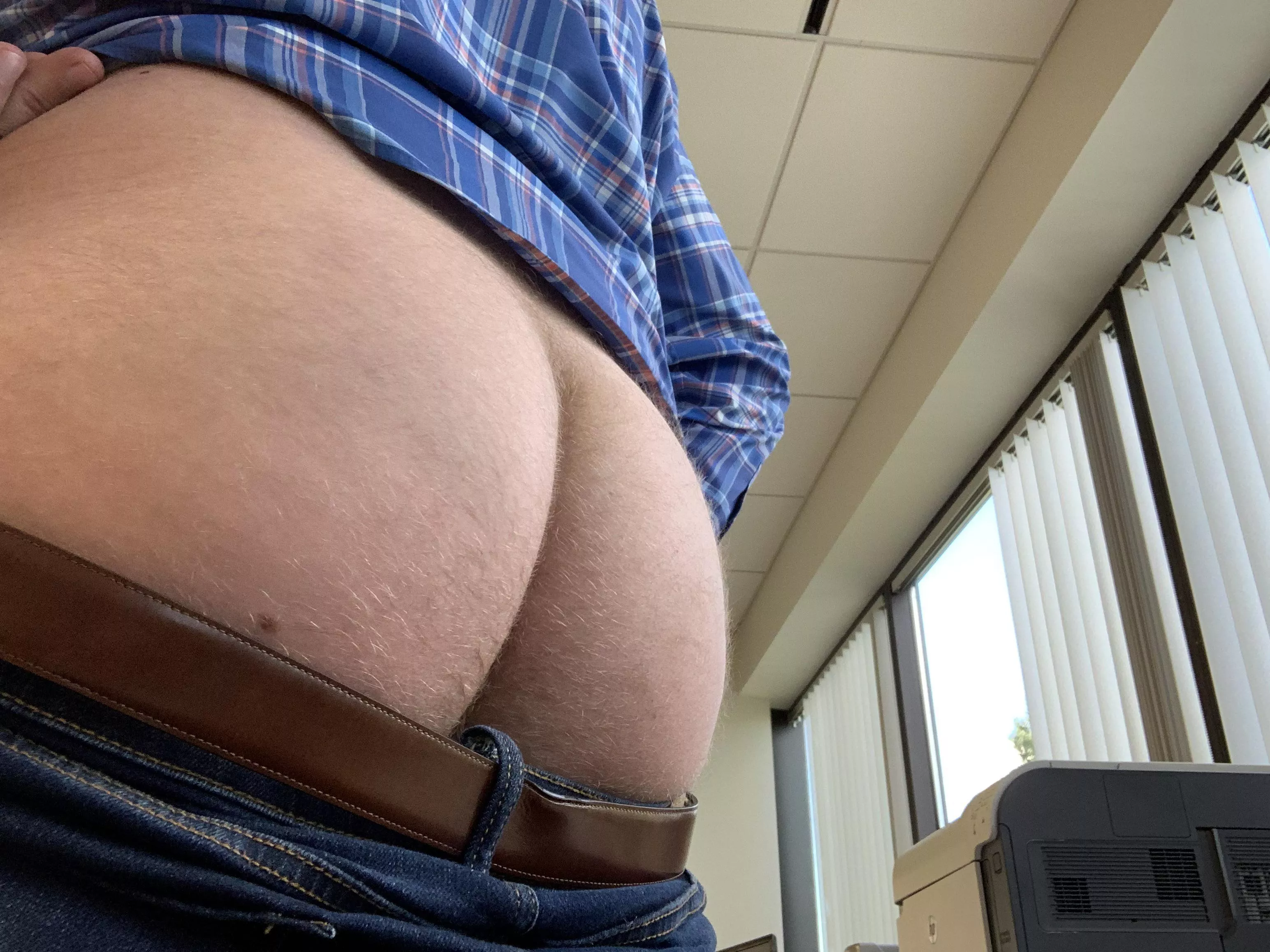 Risking getting caught - but just really horny in the office today.